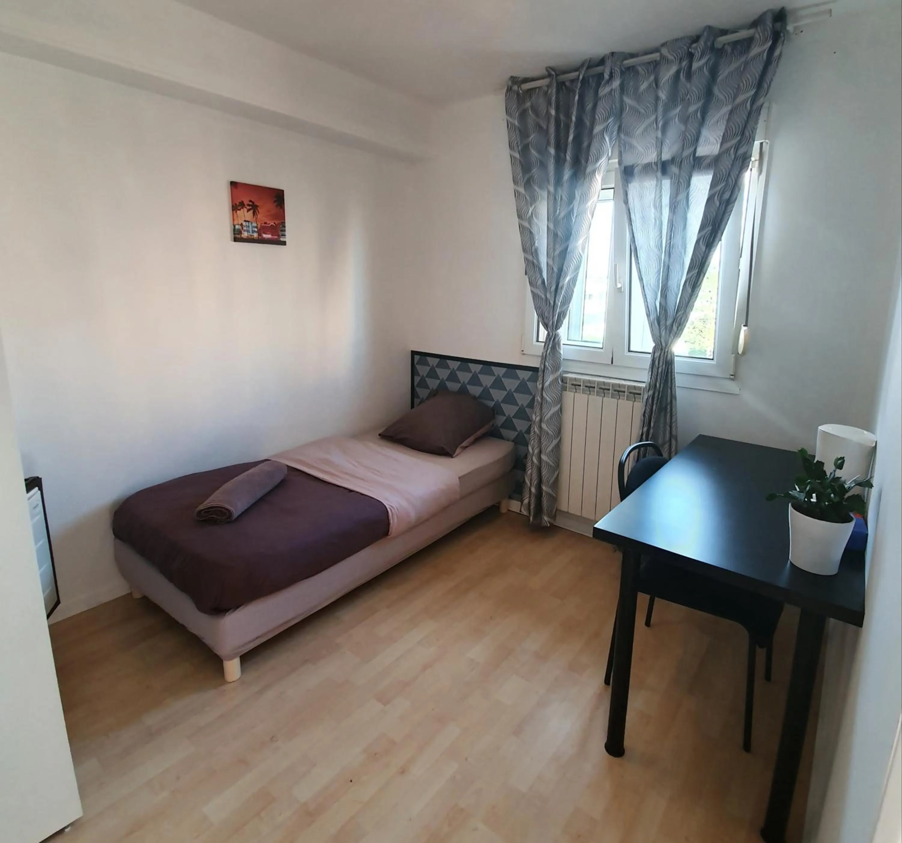 Photo of the whole room, Bed in NancyRoom