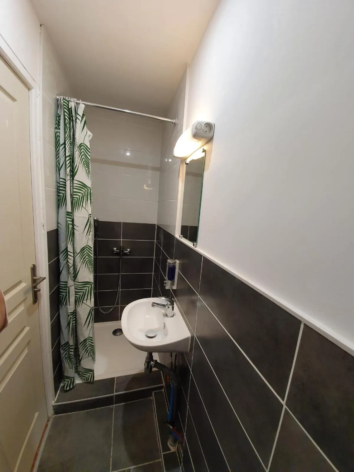 Bathroom in NancyRoom