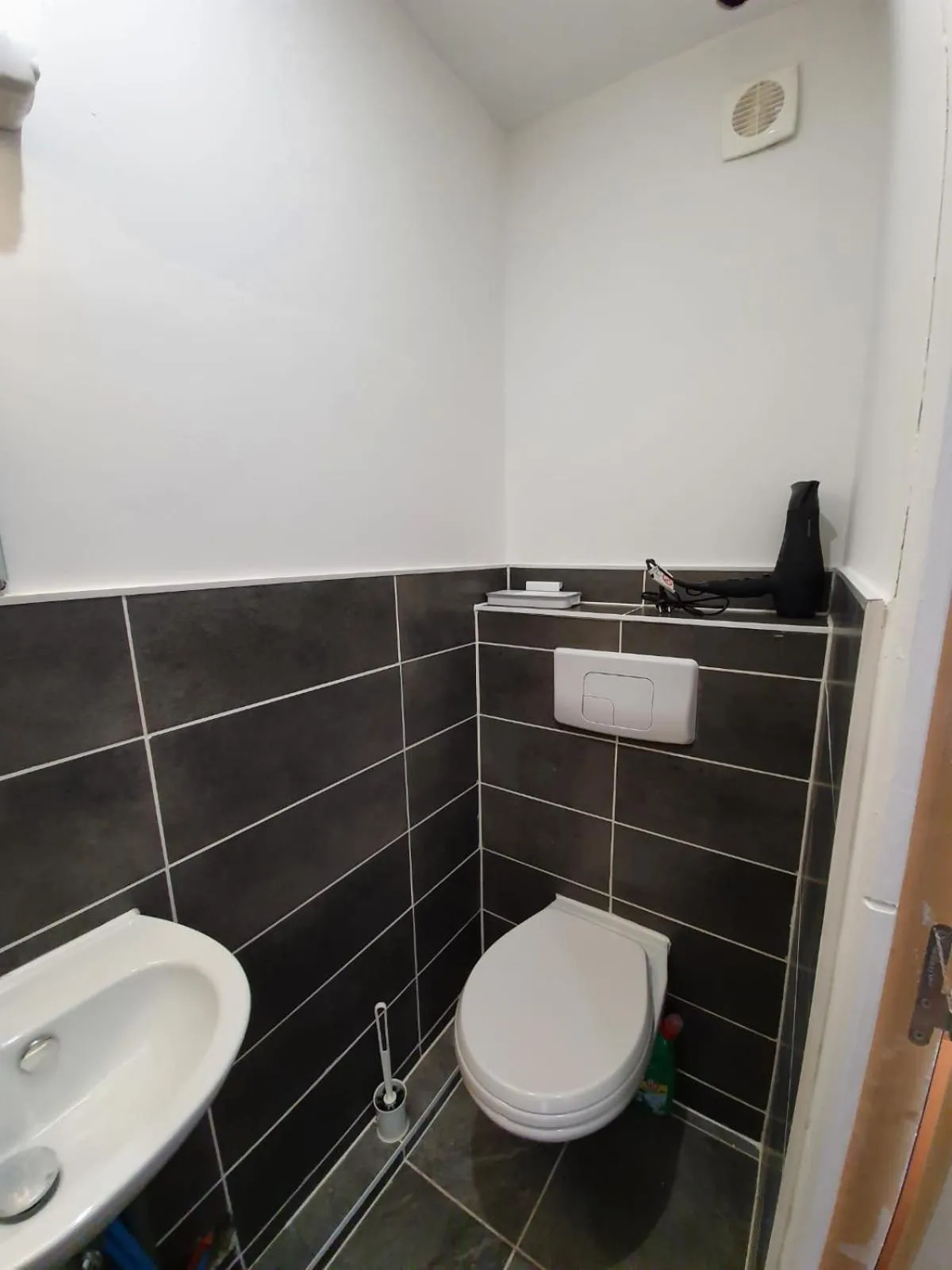 Bathroom in NancyRoom