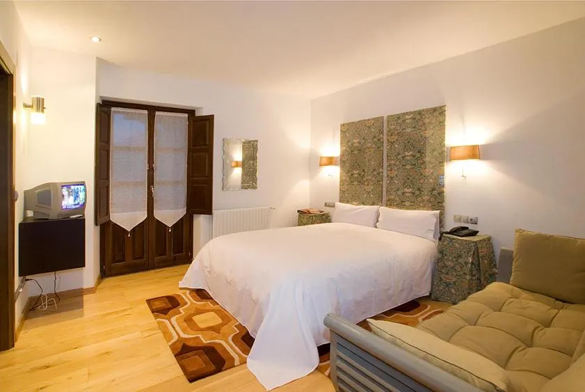 Bed in Hotel y apartamentos rurales L'Anceo