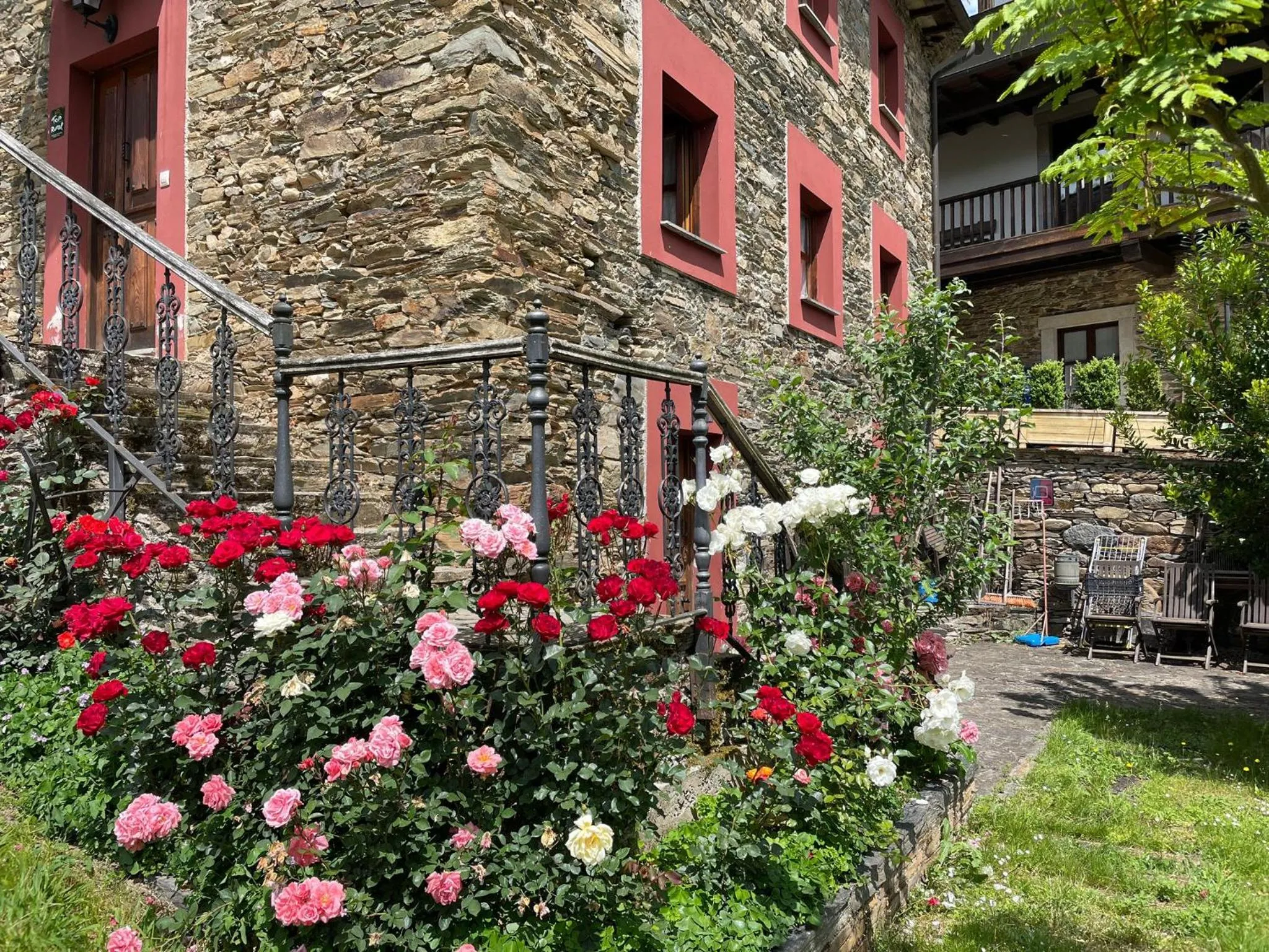 Property building in Hotel y apartamentos rurales L'Anceo