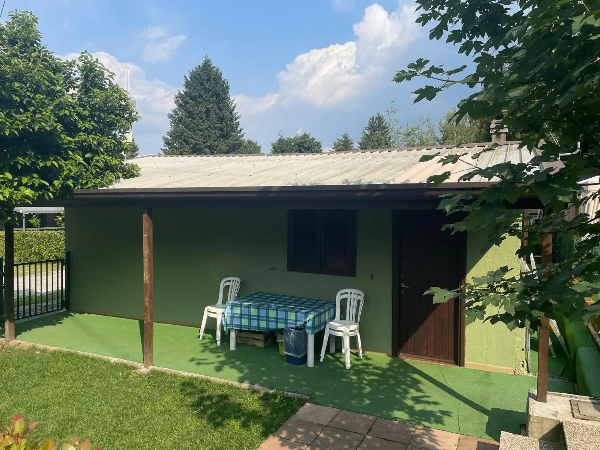 Bungalow with Garden View in Camping Montorfano Bungalow with Garden View in Camping Montorfano