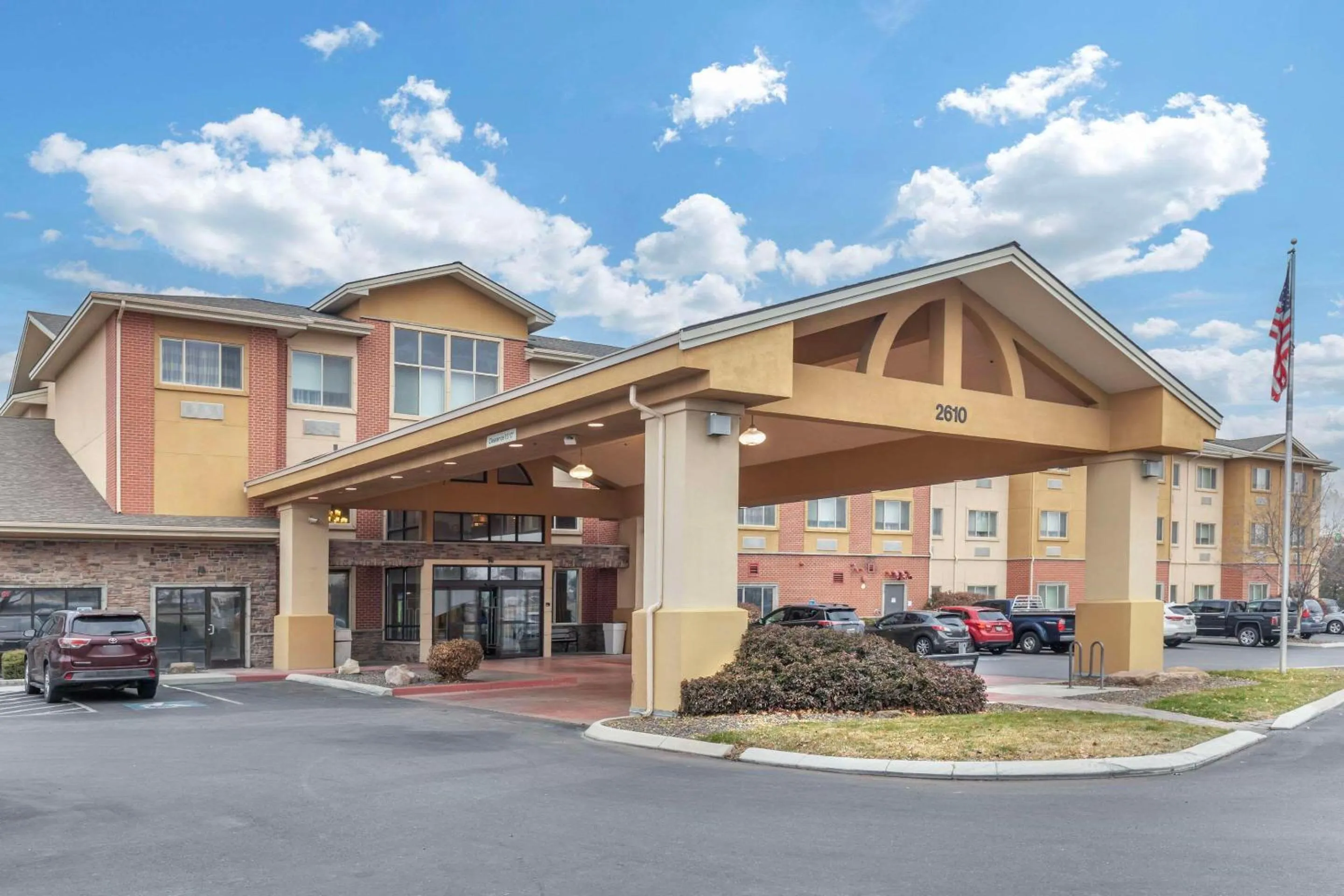 Property building in Comfort Suites