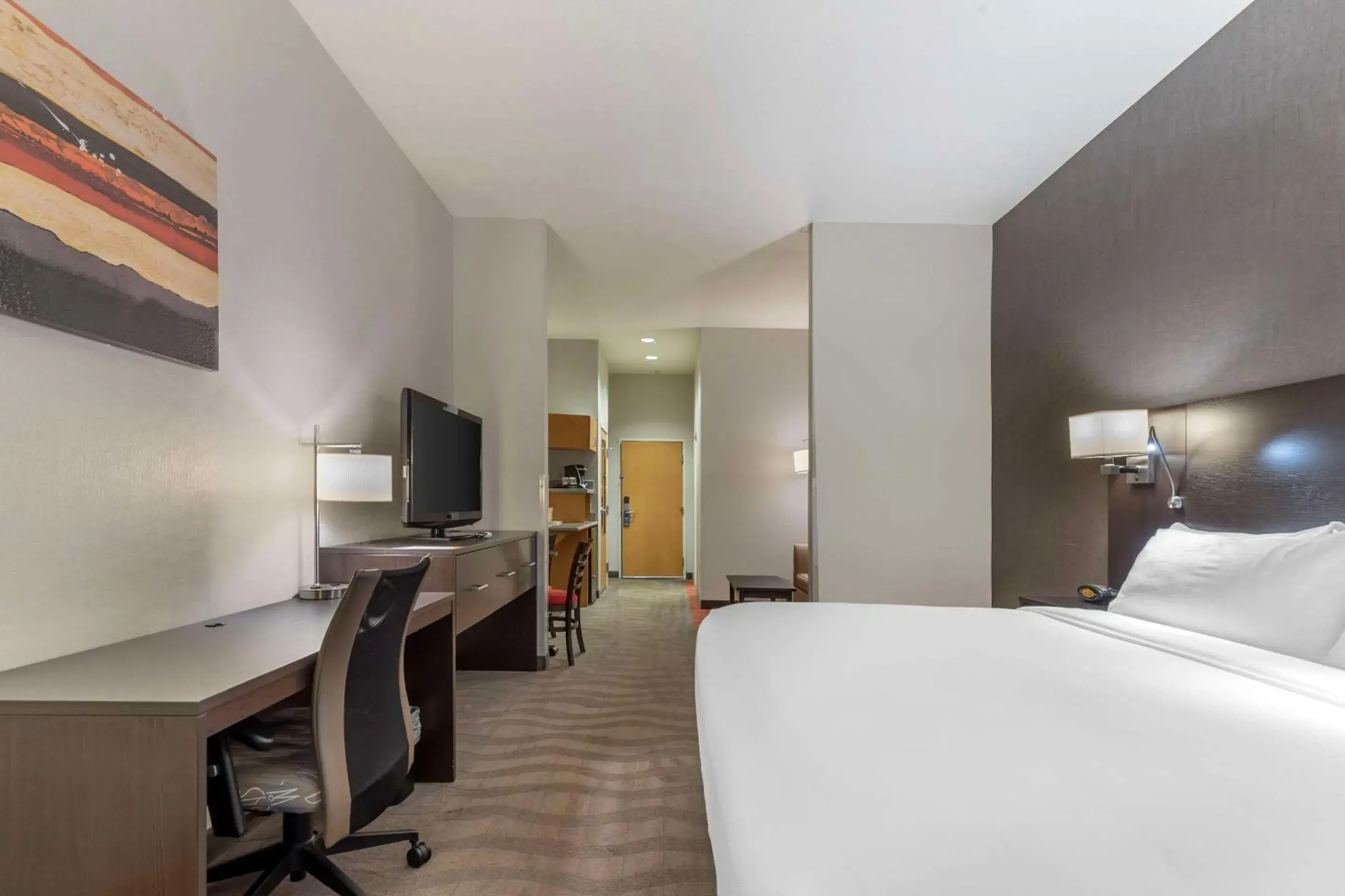 Bedroom, Bed in Comfort Suites Bedroom, Bed in Comfort Suites