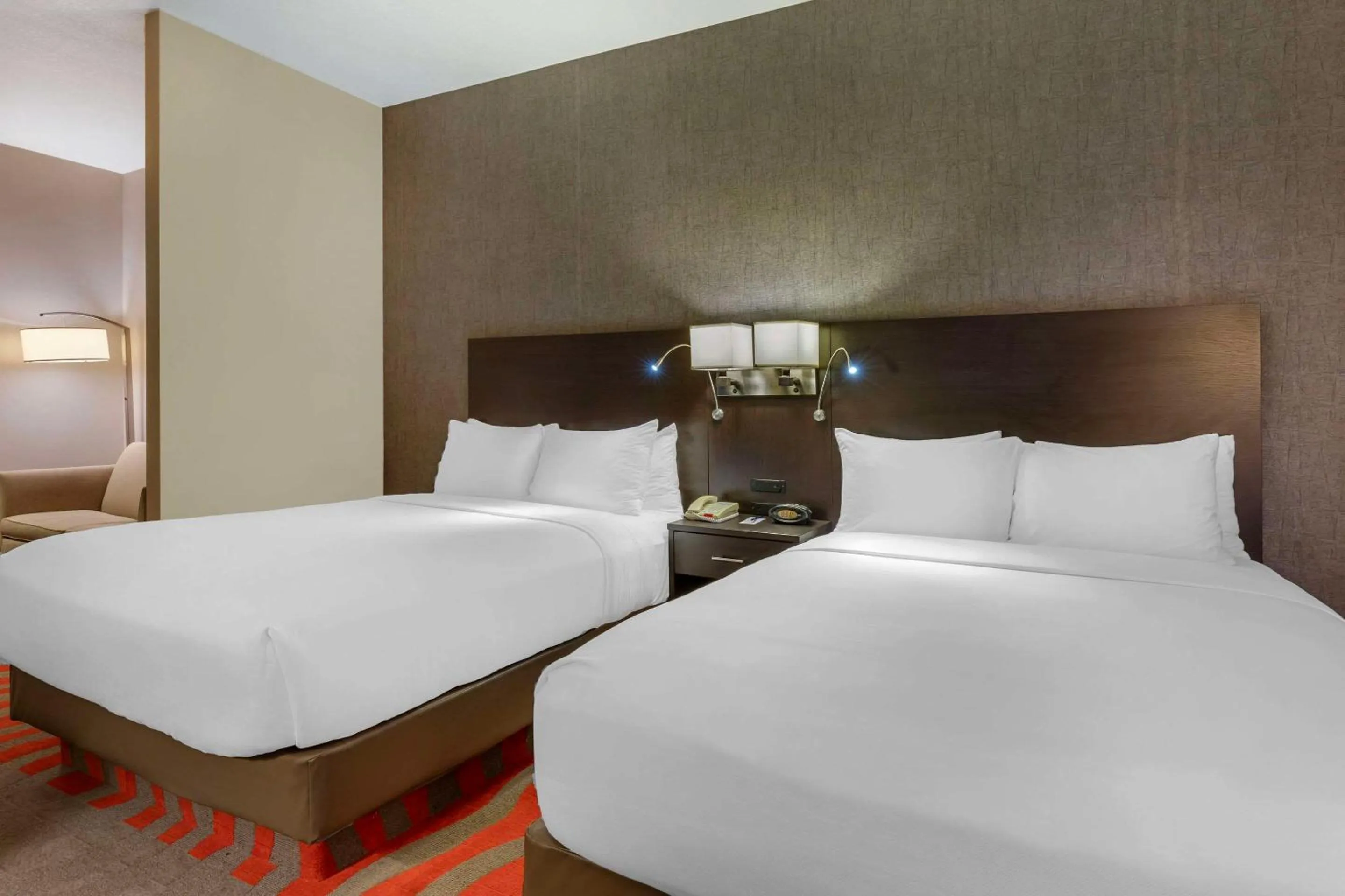 Bedroom, Bed in Comfort Suites