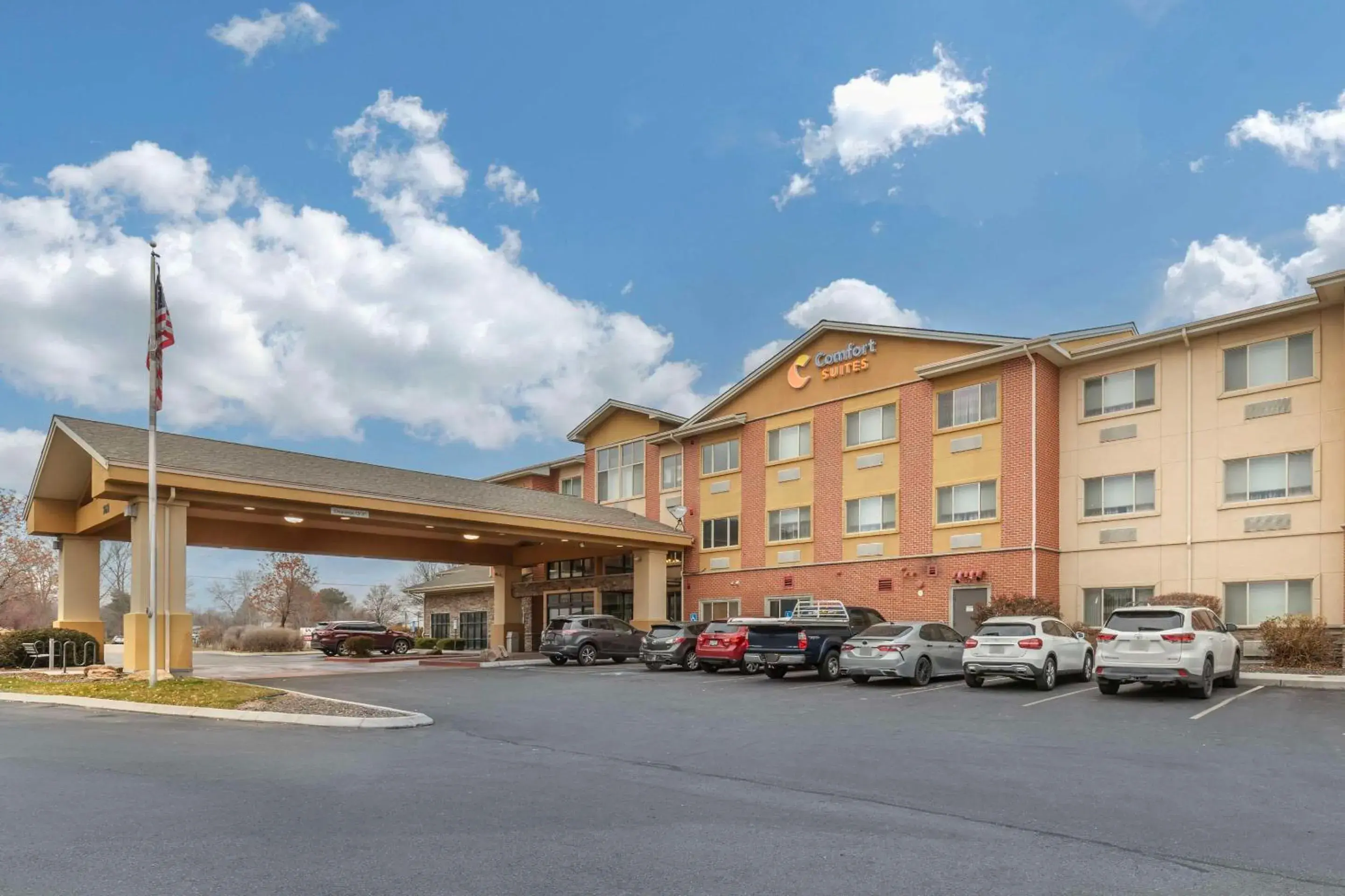 Property building in Comfort Suites Property building in Comfort Suites