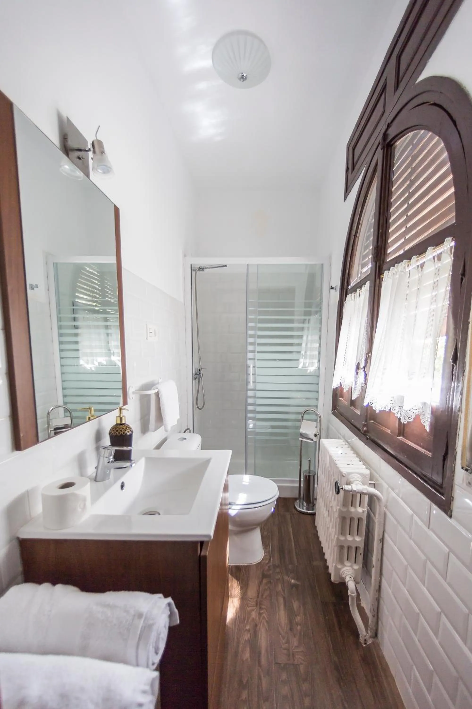 Shower, Bed in Gala Placida 1923