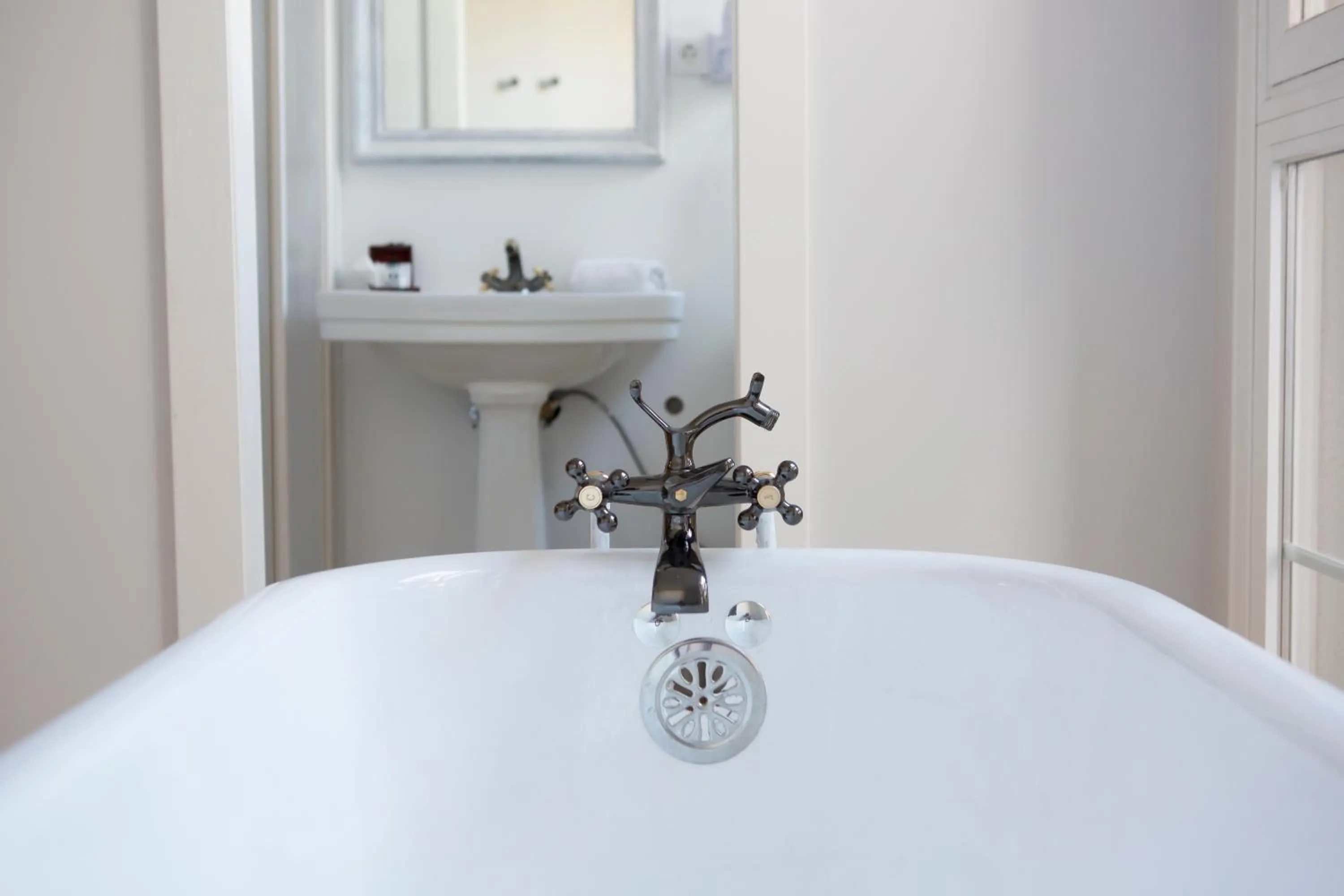 Bathroom, Bed in Gala Placida 1923