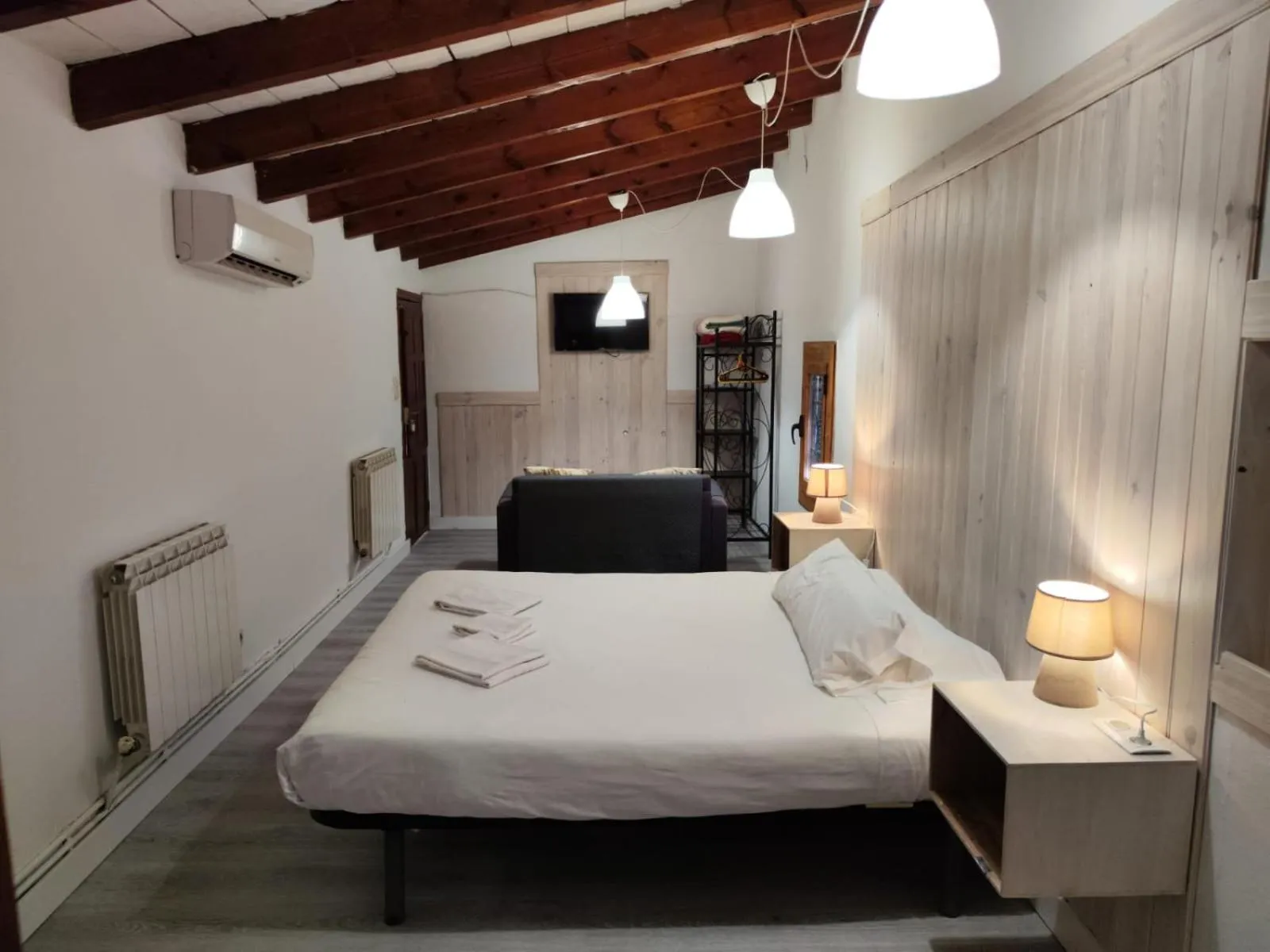 Photo of the whole room, Bed in Gala Placida 1923