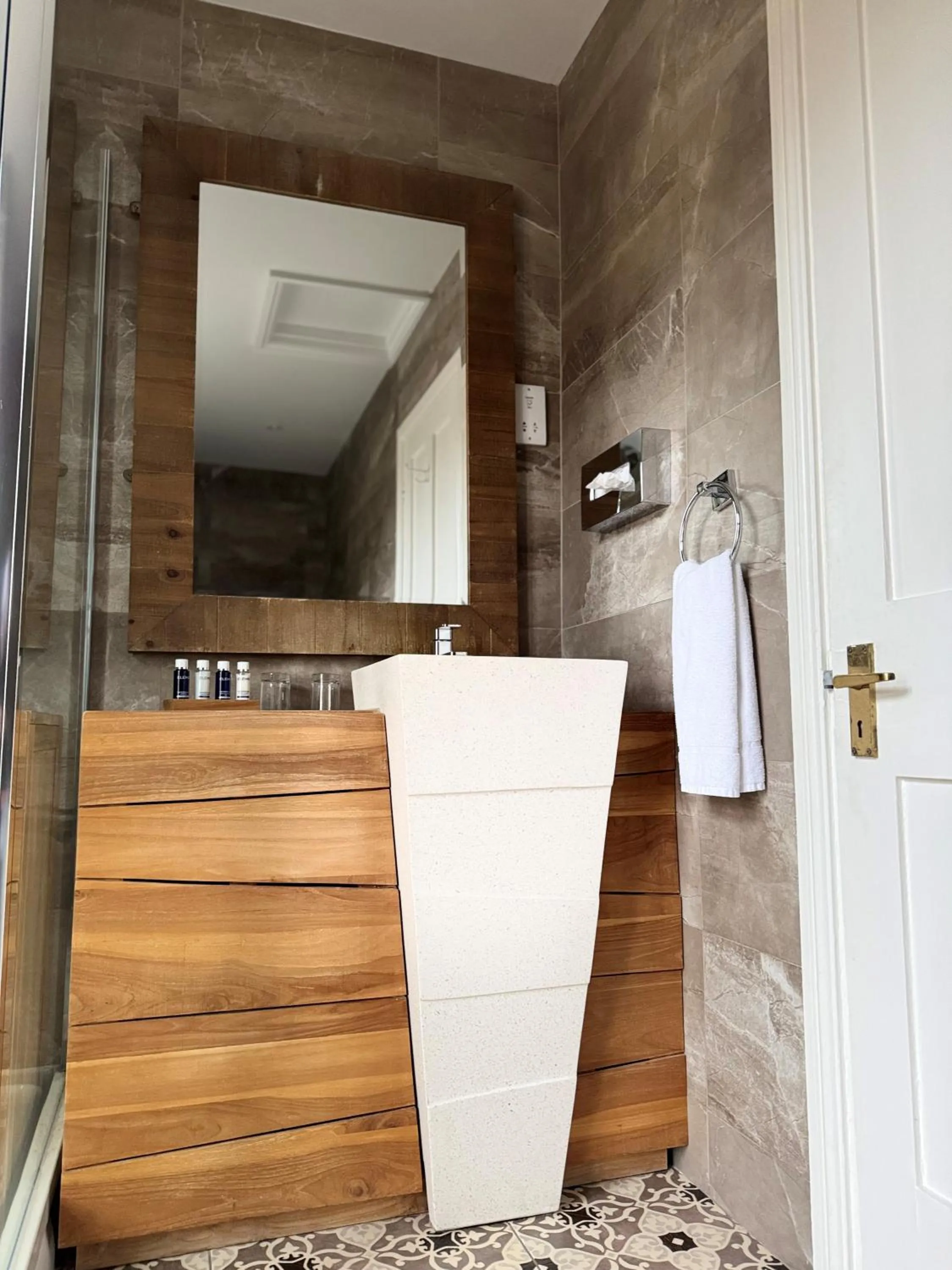 Scarborough Hill Country Inn