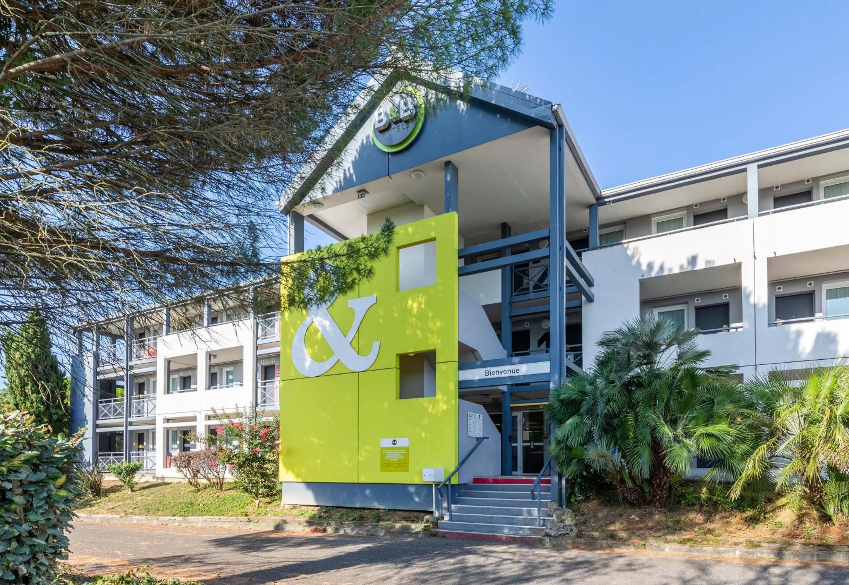 Property building in B&B HOTEL Agen