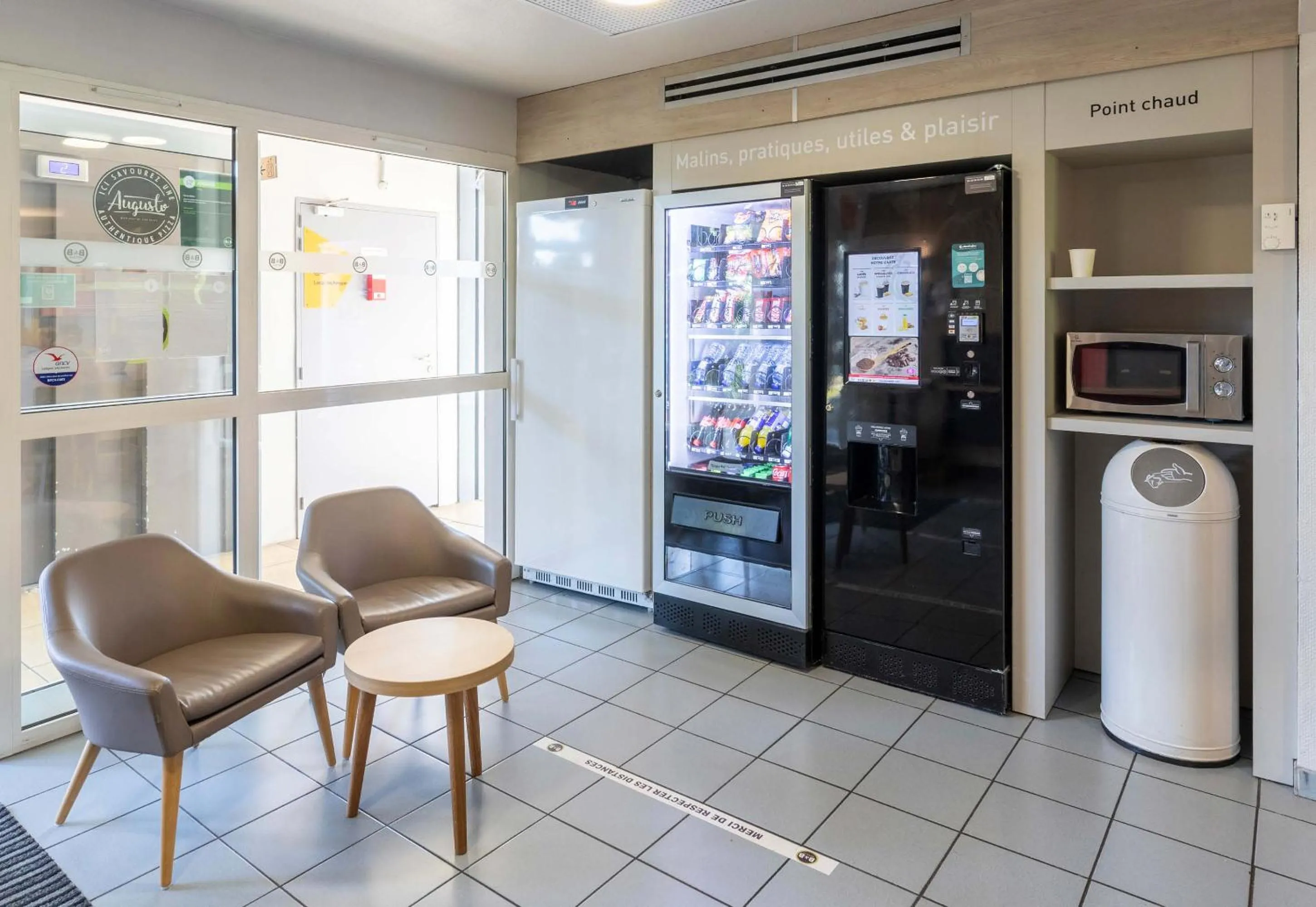 vending machine in B&B HOTEL Agen