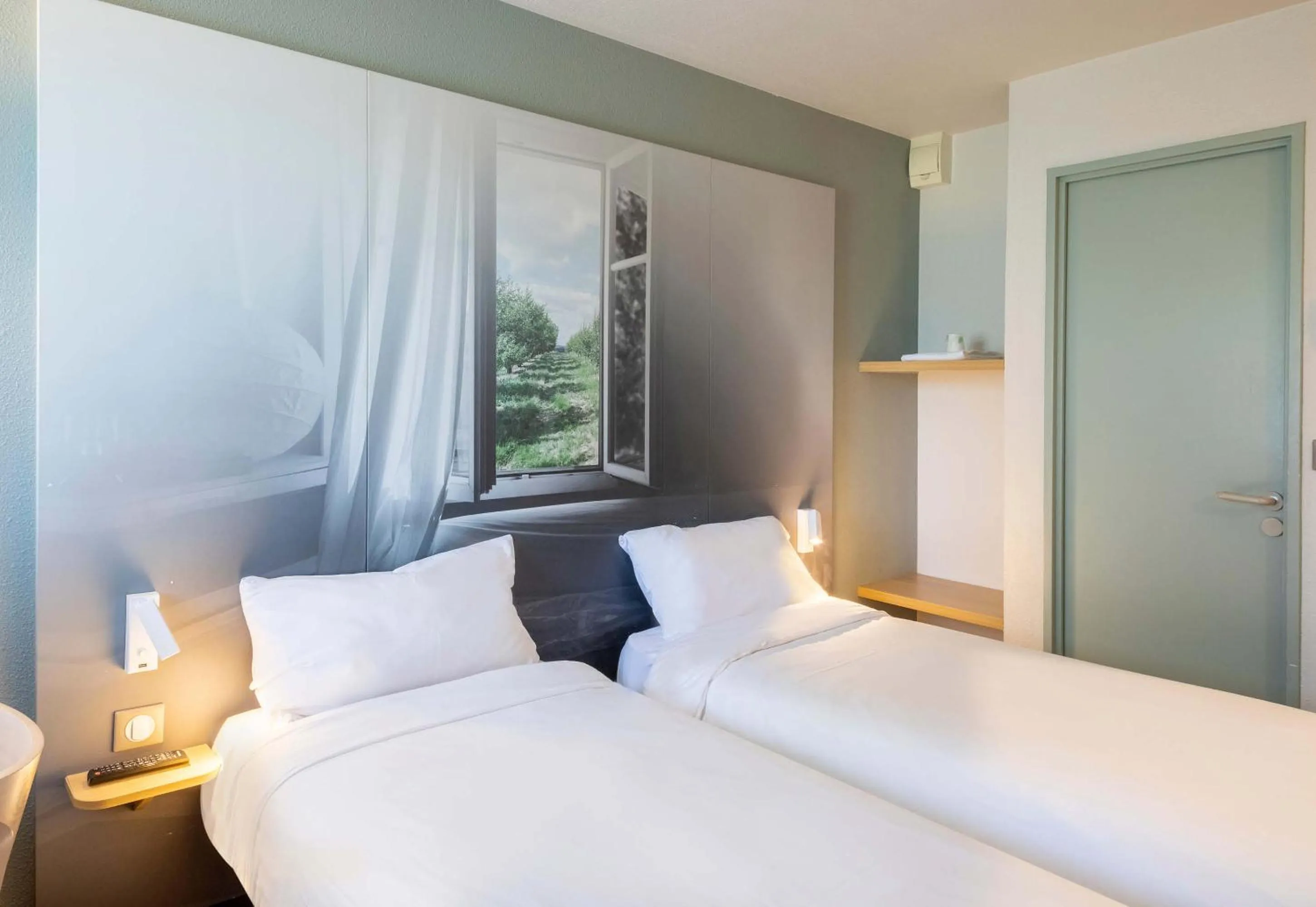 Bedroom, Bed in B&B HOTEL Agen