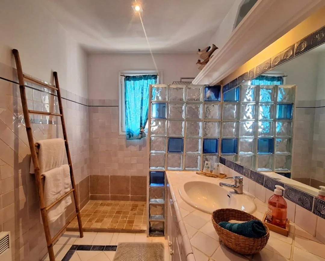 Shower in Villa des Delices