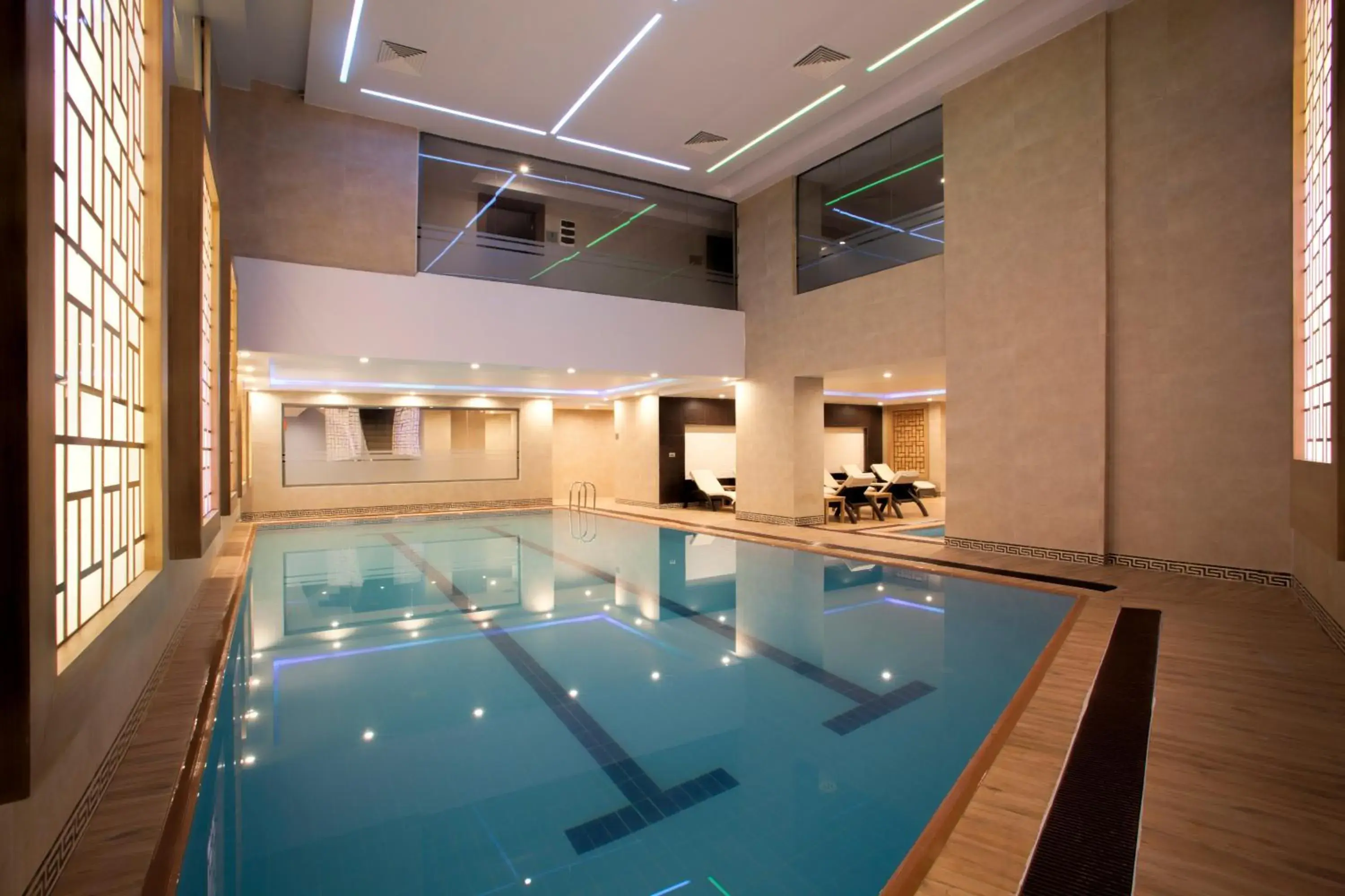 Swimming pool in Radisson Blu Hotel, Diyarbakir Swimming pool in Radisson Blu Hotel, Diyarbakir
