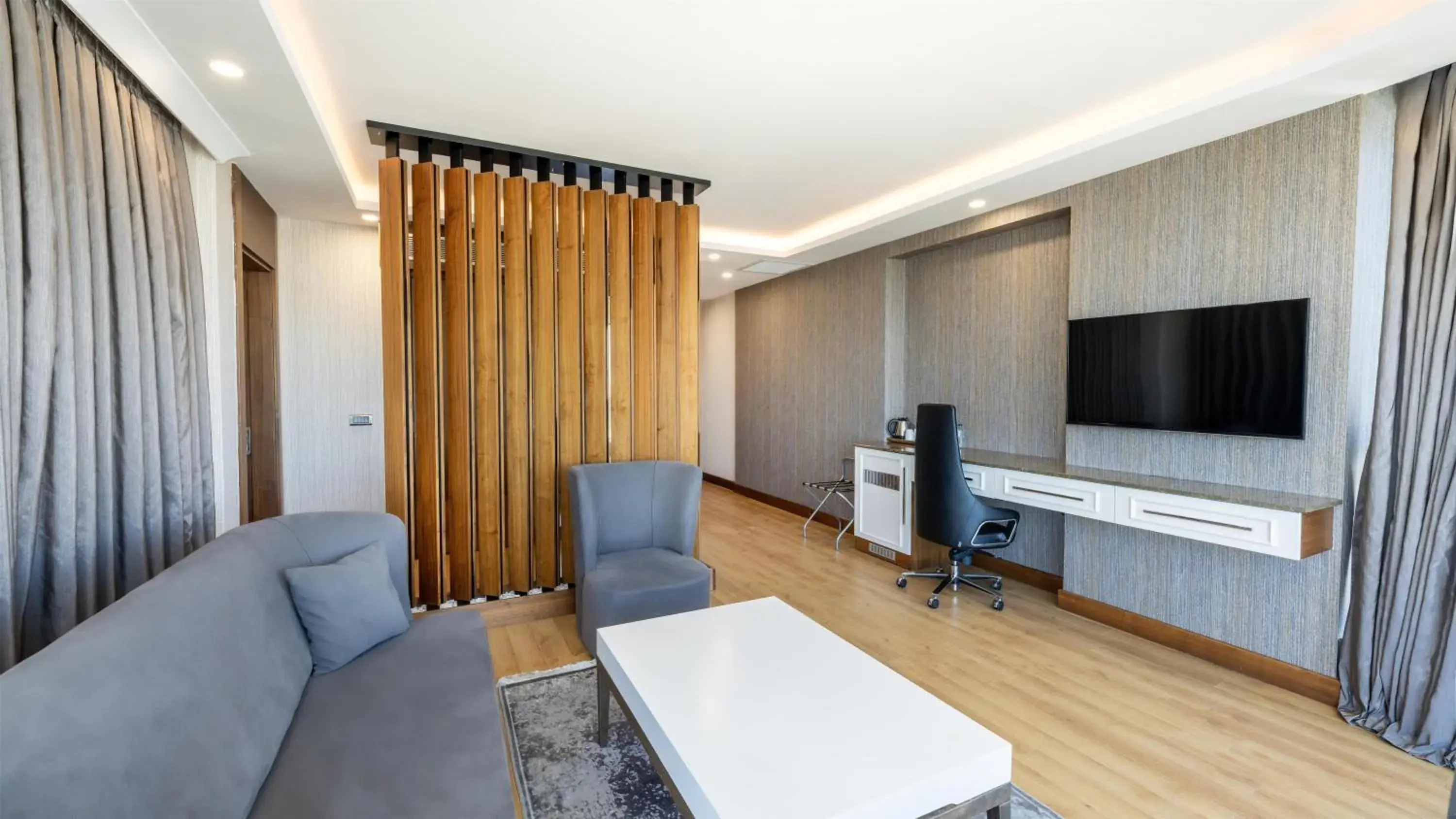 Photo of the whole room in Radisson Blu Hotel, Diyarbakir Photo of the whole room in Radisson Blu Hotel, Diyarbakir