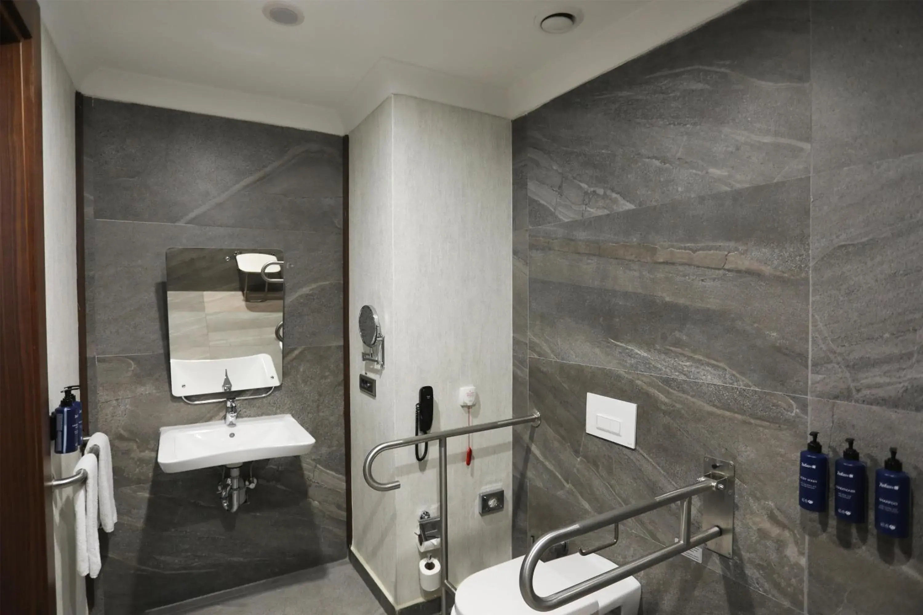 Bathroom in Radisson Blu Hotel, Diyarbakir Bathroom in Radisson Blu Hotel, Diyarbakir