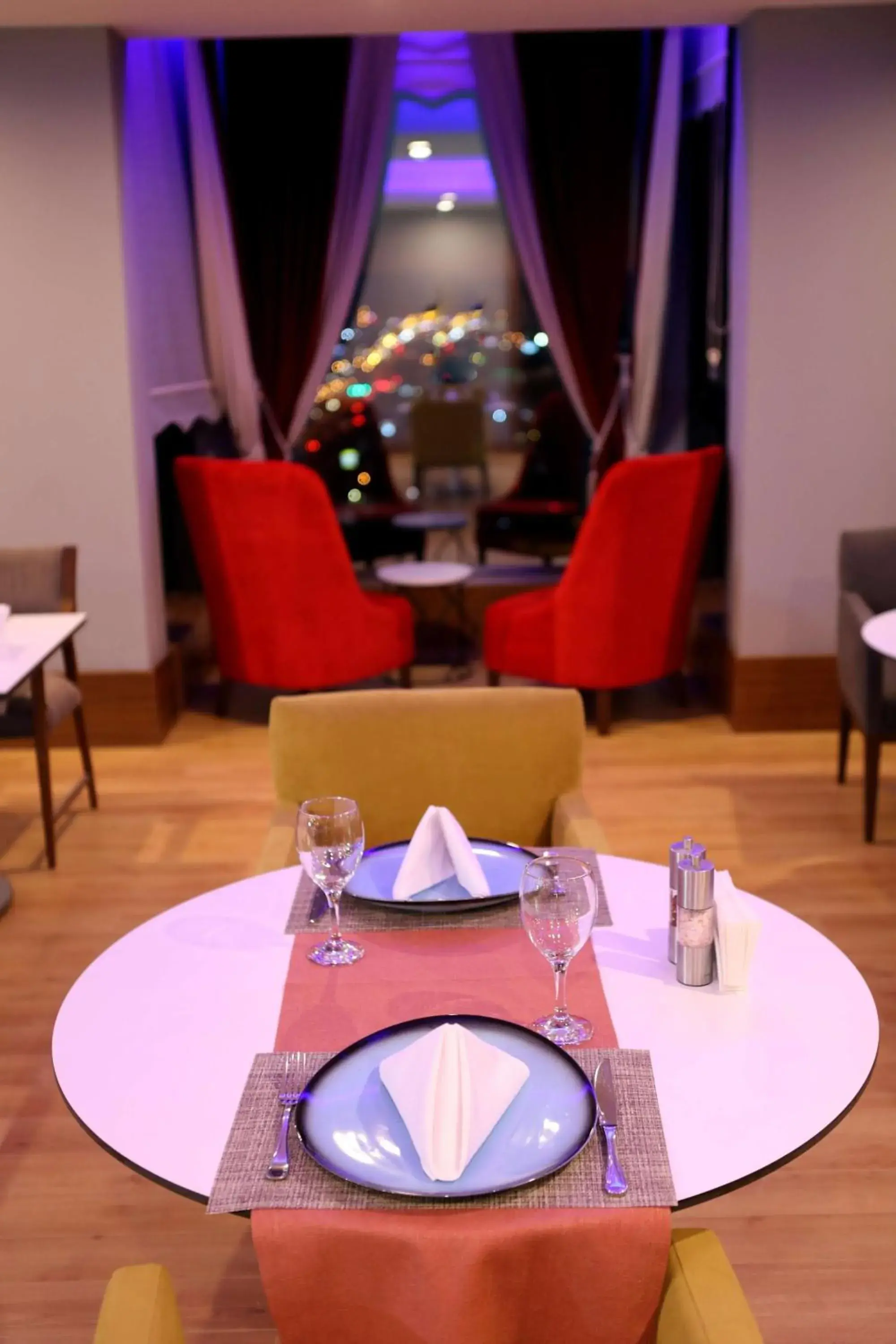 Lounge or bar in Radisson Blu Hotel, Diyarbakir Lounge or bar in Radisson Blu Hotel, Diyarbakir