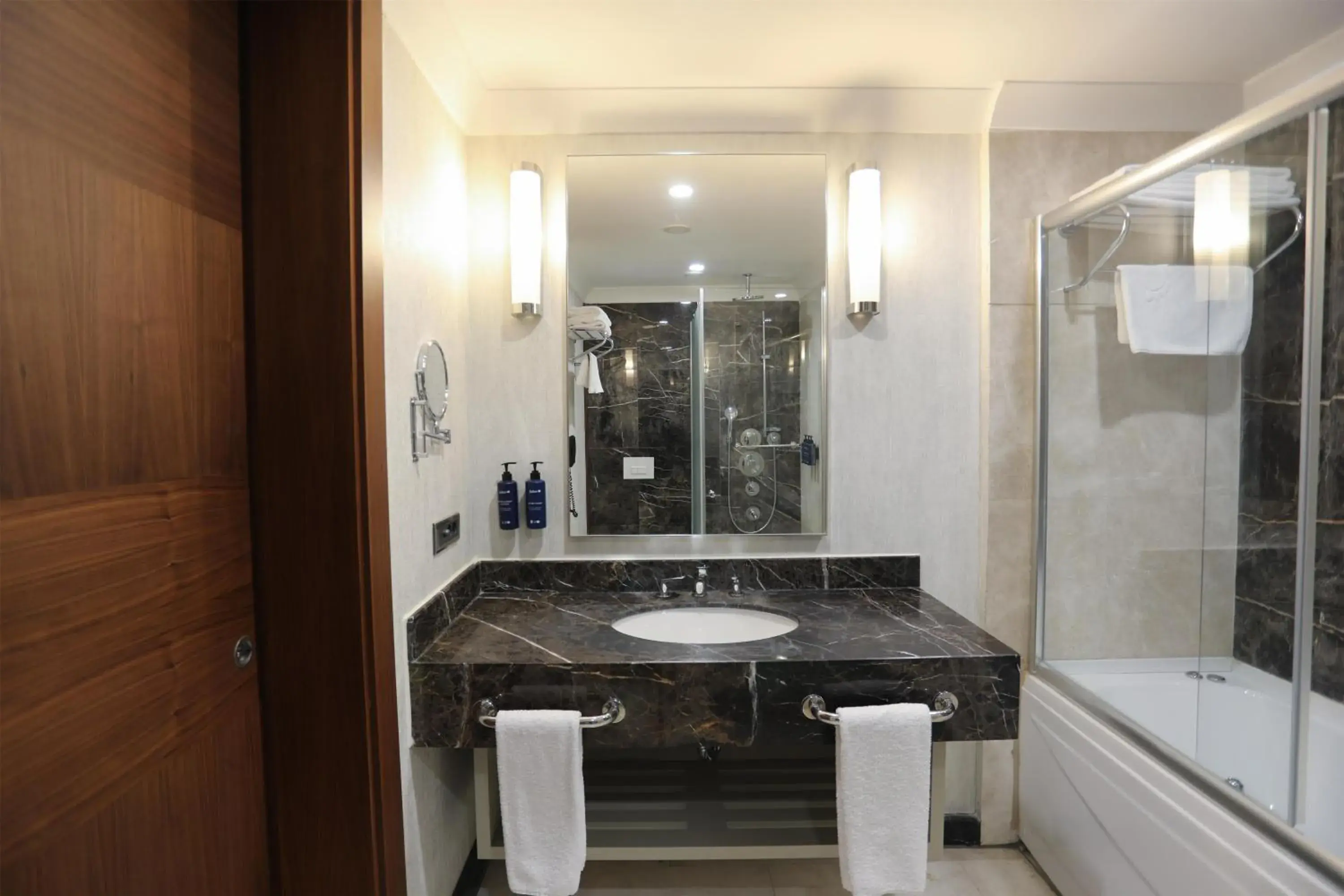 Photo of the whole room in Radisson Blu Hotel, Diyarbakir Photo of the whole room in Radisson Blu Hotel, Diyarbakir