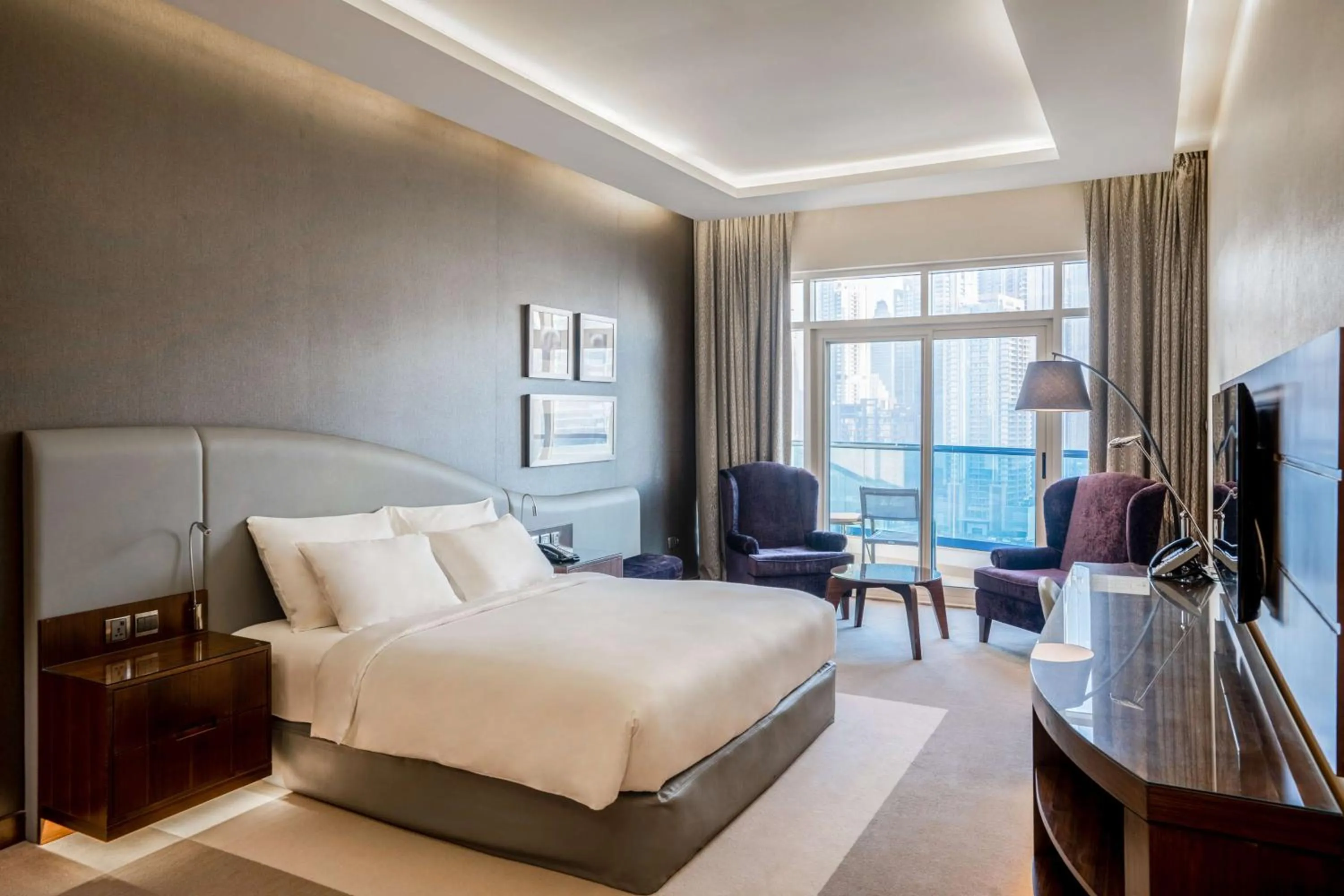 Photo of the whole room, Bed in Radisson Blu Hotel, Dubai Waterfront