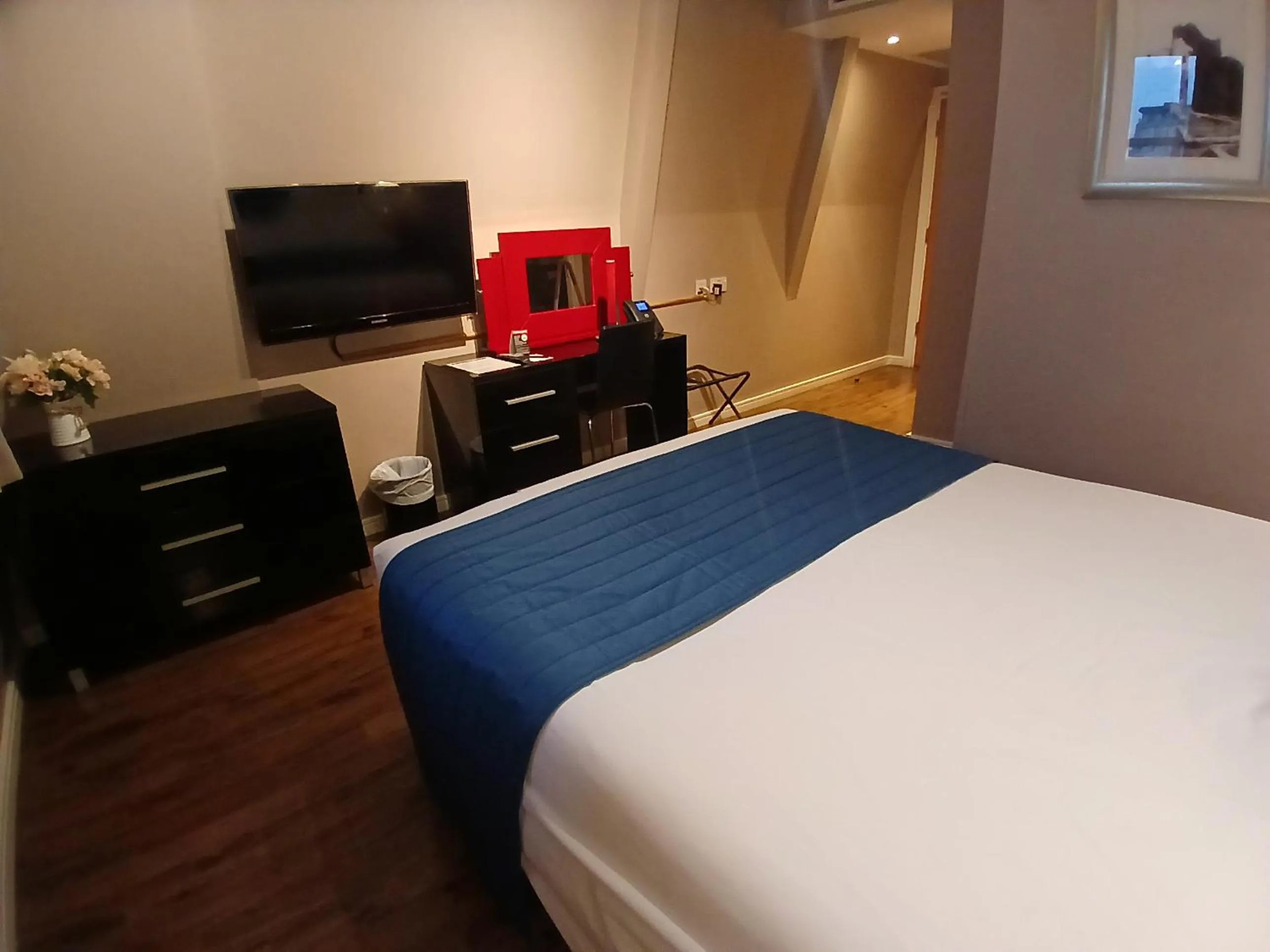 Bedroom, Bed in The Royal Hotel Cardiff