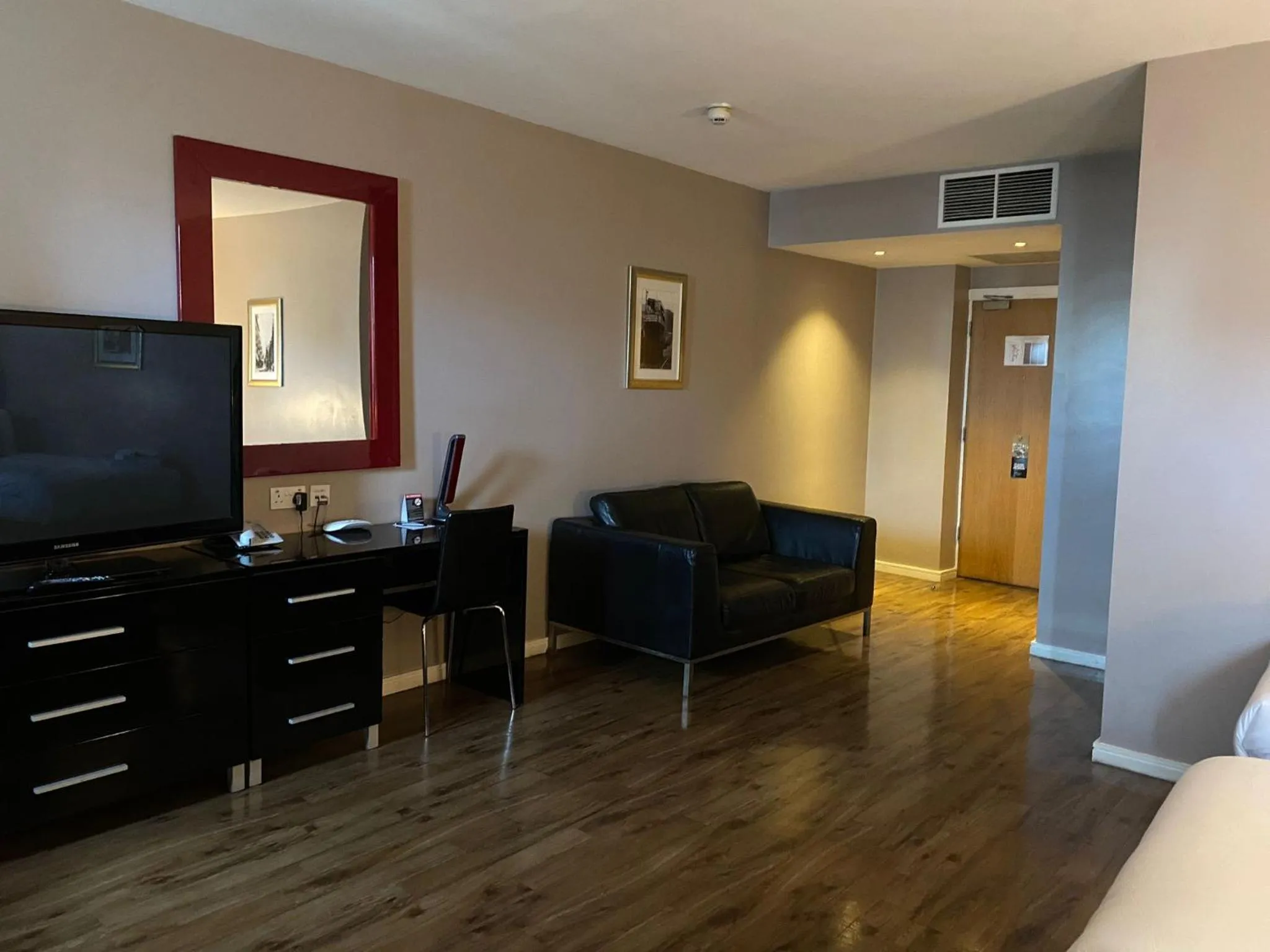 TV and multimedia in The Royal Hotel Cardiff