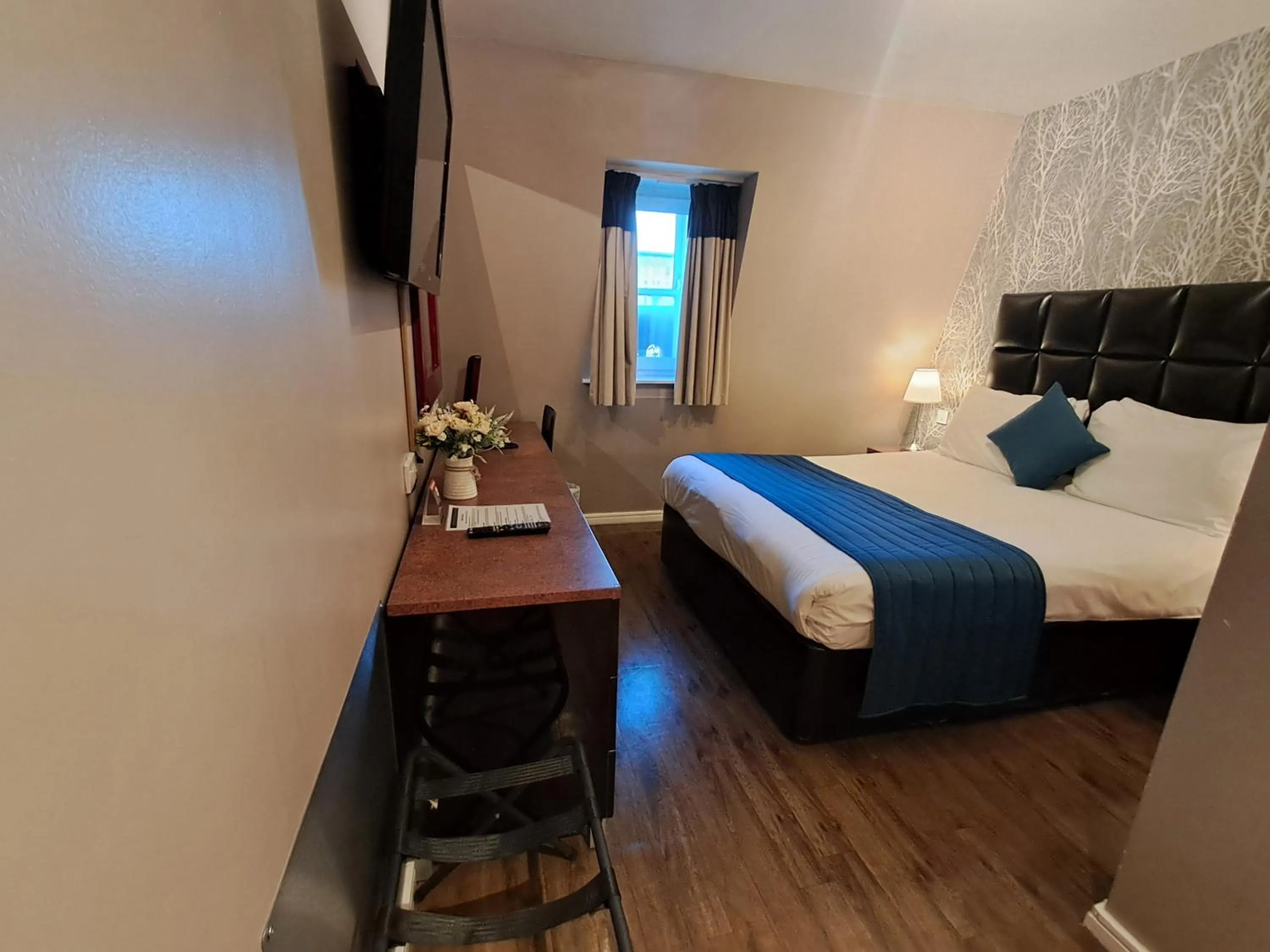 Bedroom, Bed in The Royal Hotel Cardiff