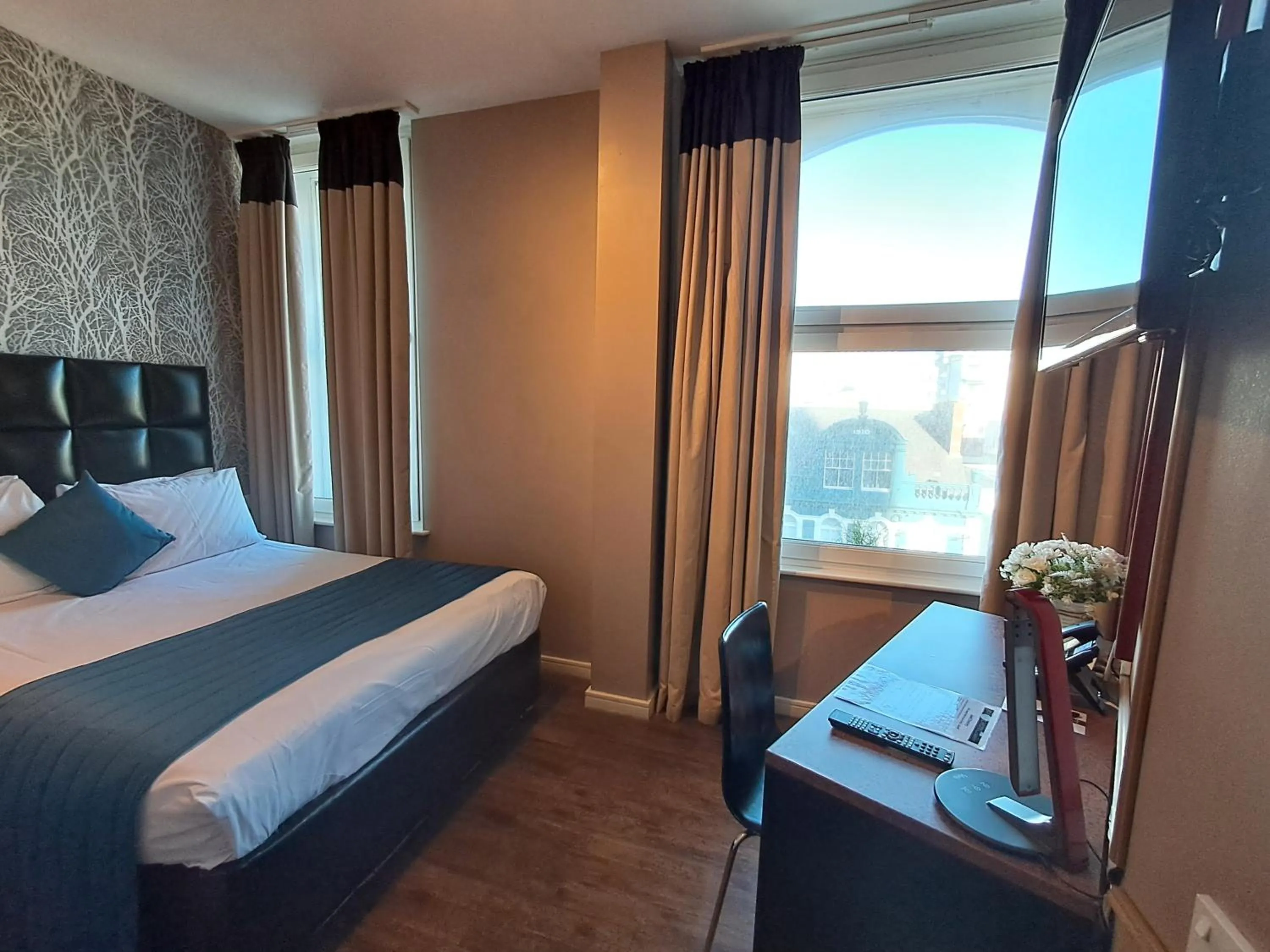 Bedroom, Bed in The Royal Hotel Cardiff