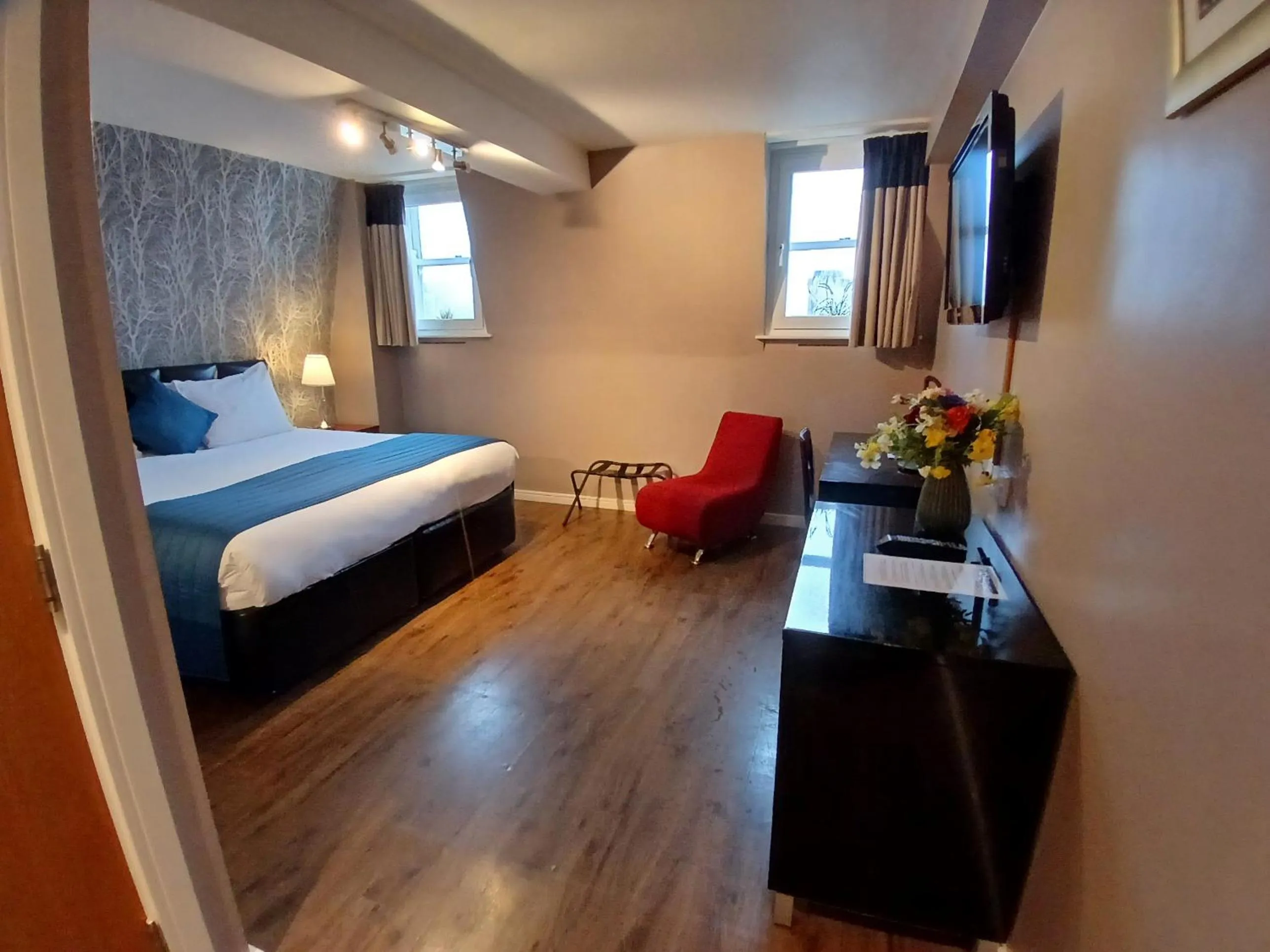 Bedroom, Bed in The Royal Hotel Cardiff