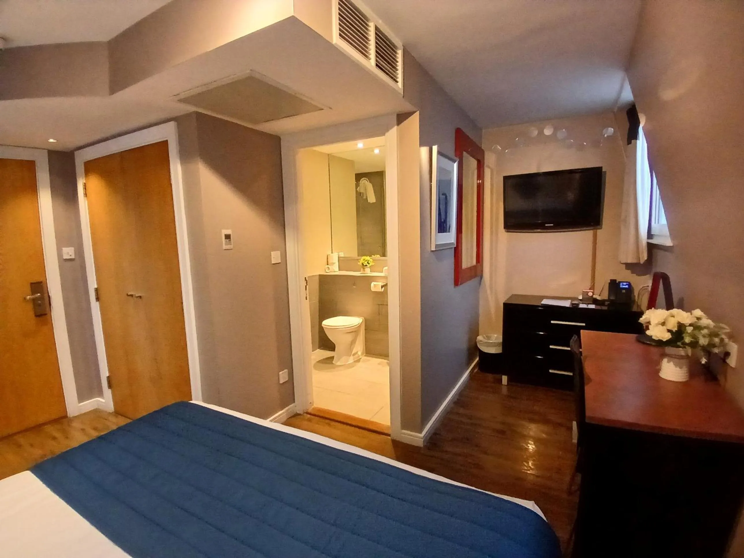 Bedroom, Bed in The Royal Hotel Cardiff