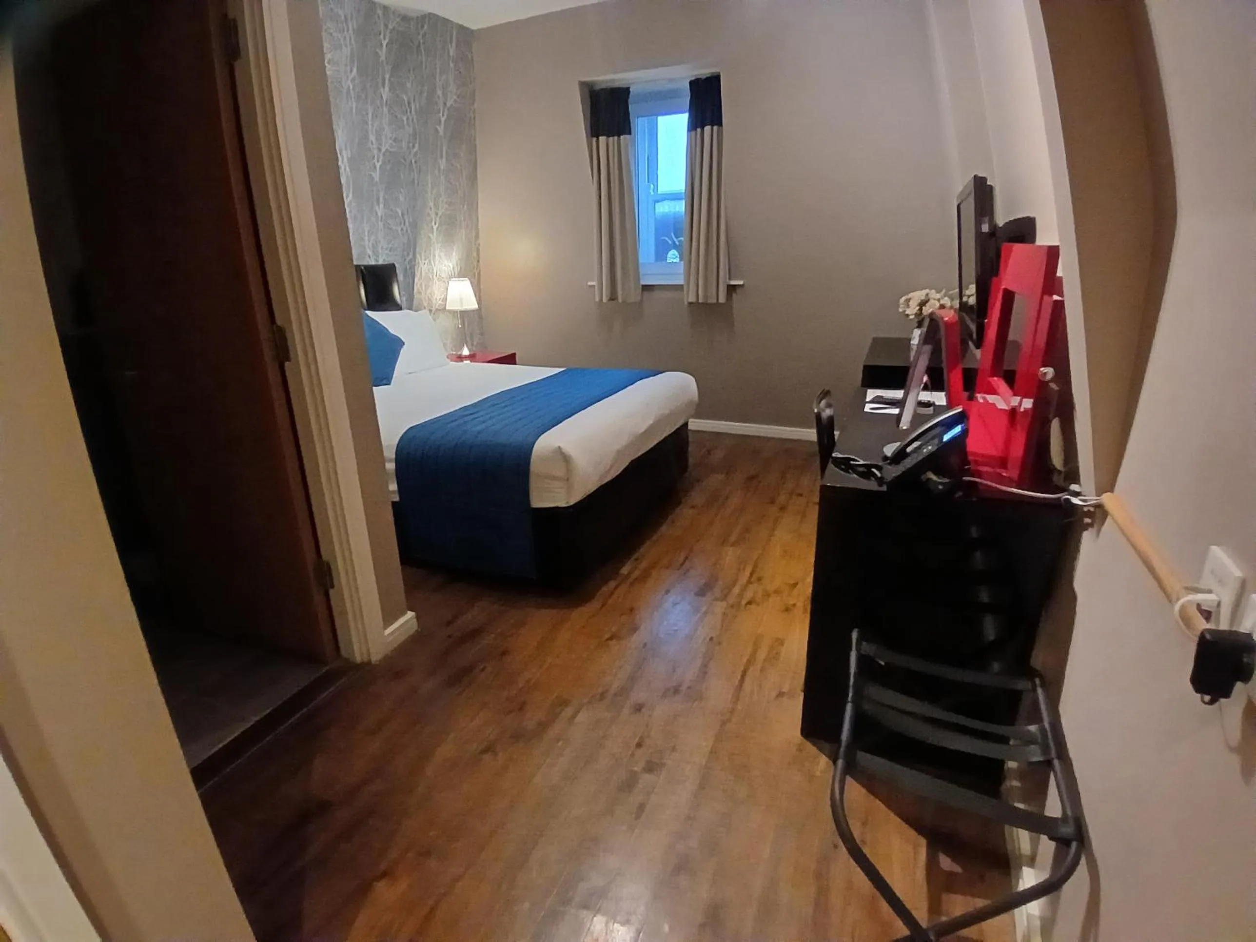 Bedroom, Bed in The Royal Hotel Cardiff