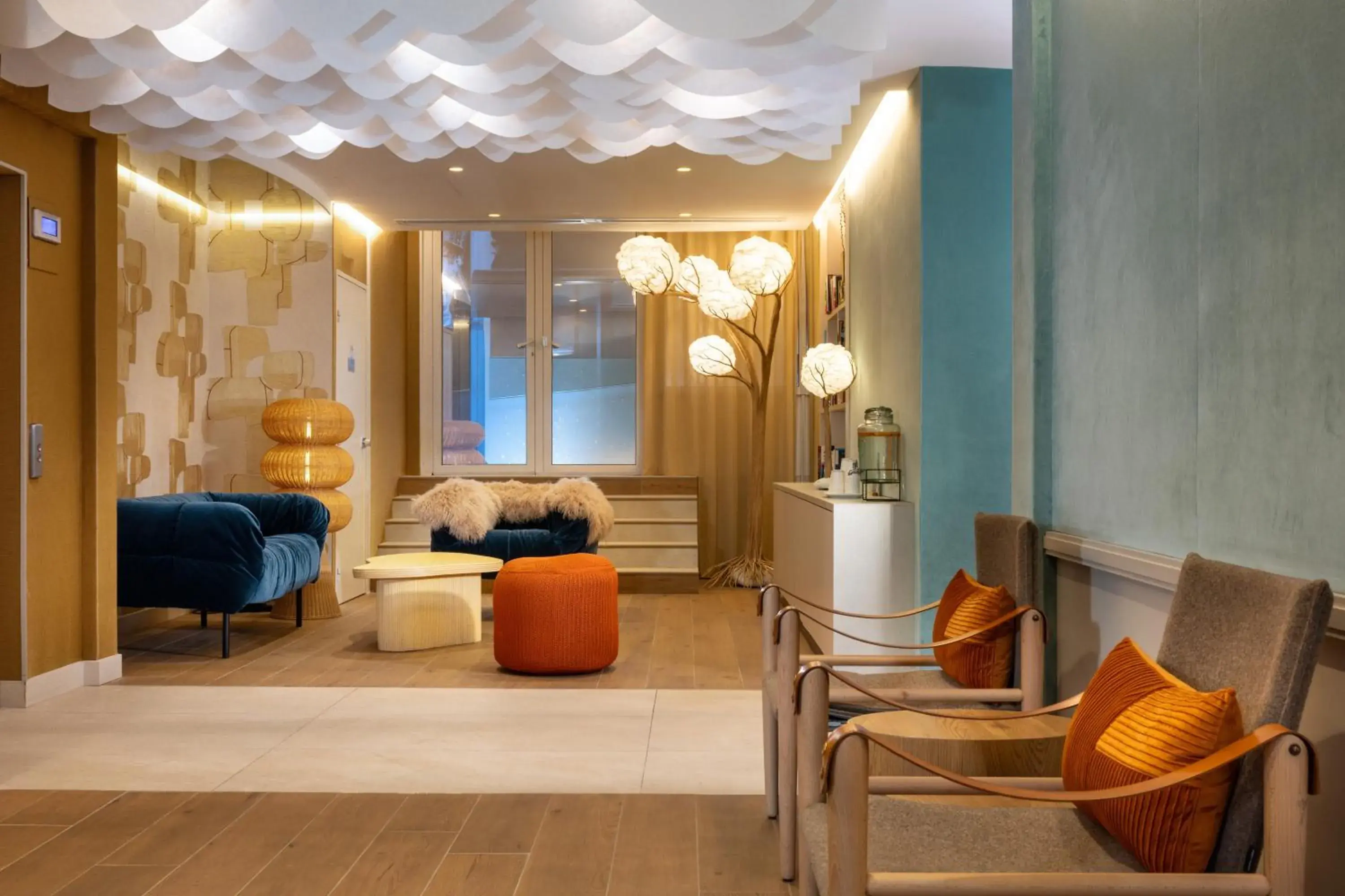 Lobby or reception in Paris Bastille Lobby or reception in Paris Bastille