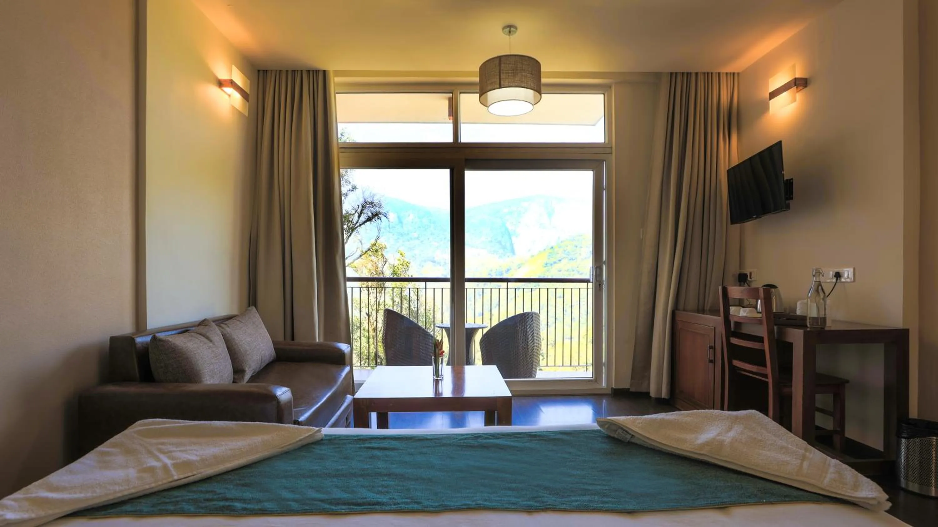 Bed in Shola Crown Resort - Munnar
