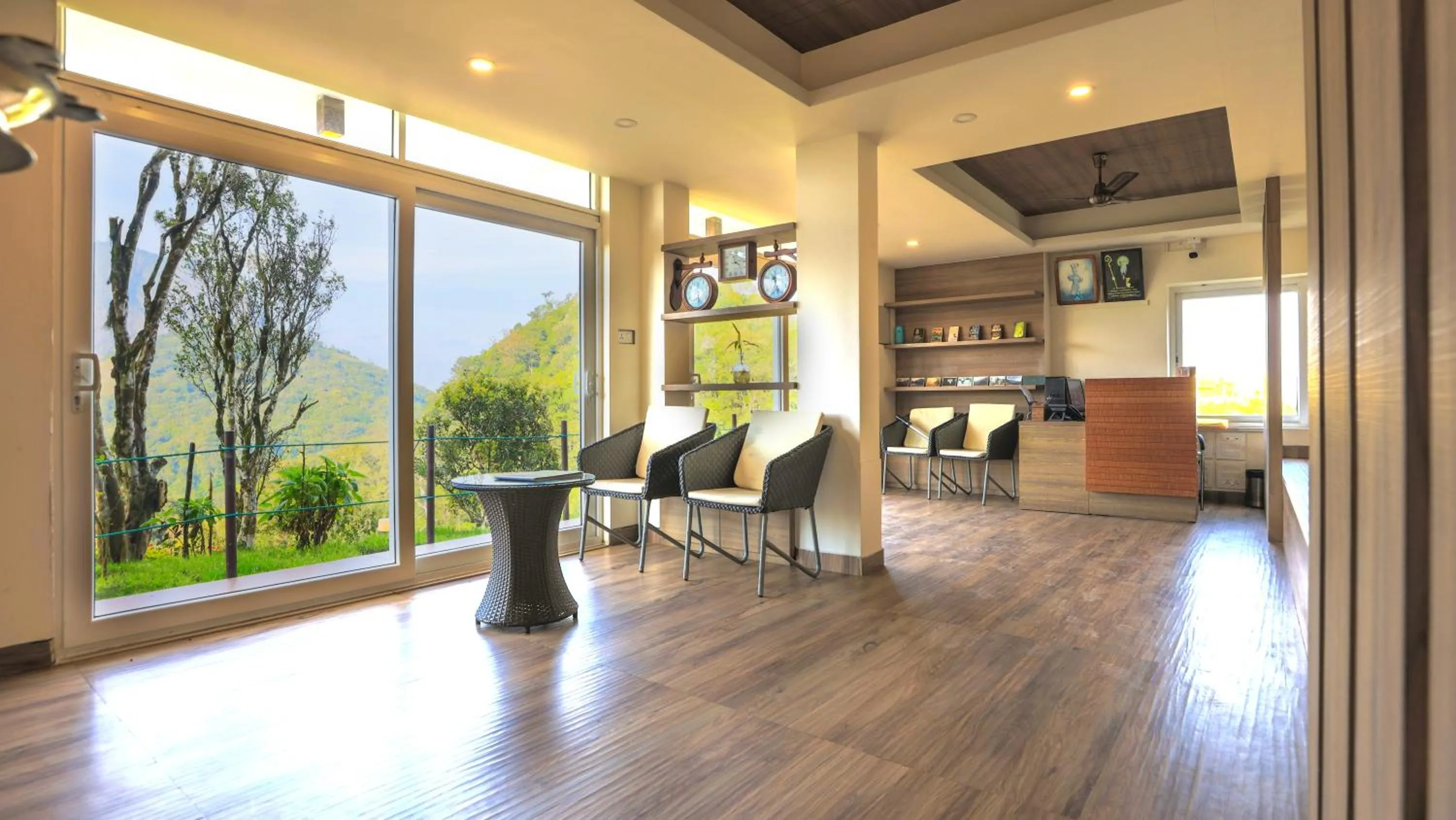 Lobby or reception in Shola Crown Resort - Munnar