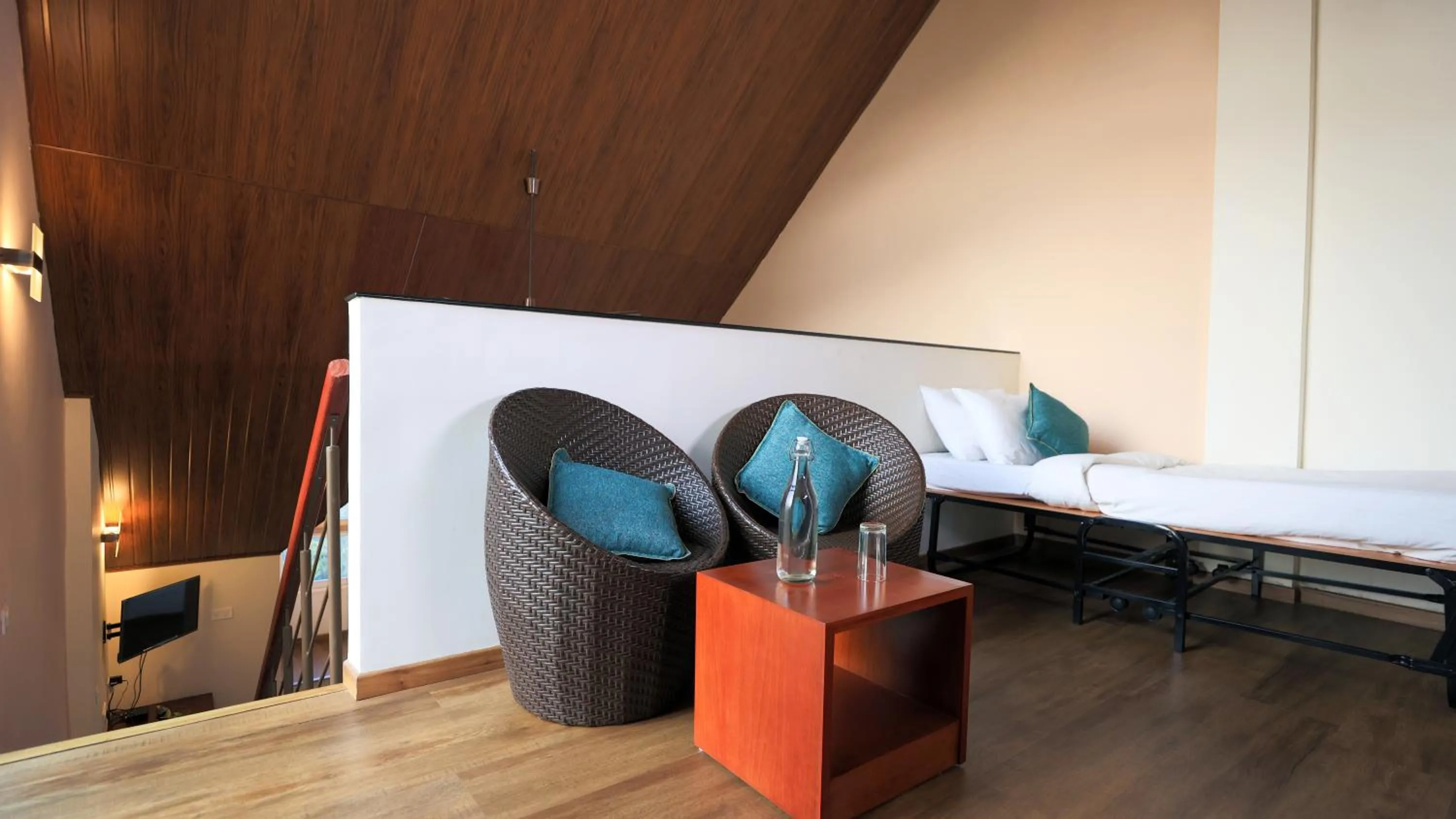 Seating area, Bed in Shola Crown Resort - Munnar