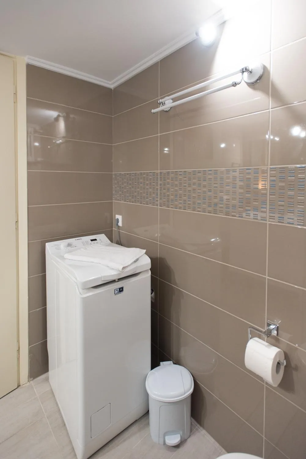 Bathroom in Blue Ark Athenian Nest