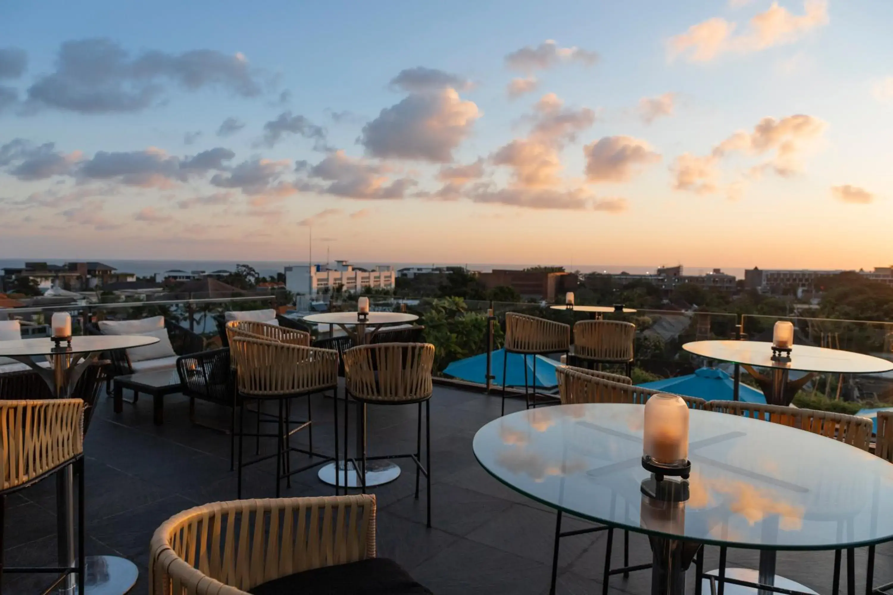 Restaurant/places to eat in Imani Suites Restaurant/places to eat in Imani Suites