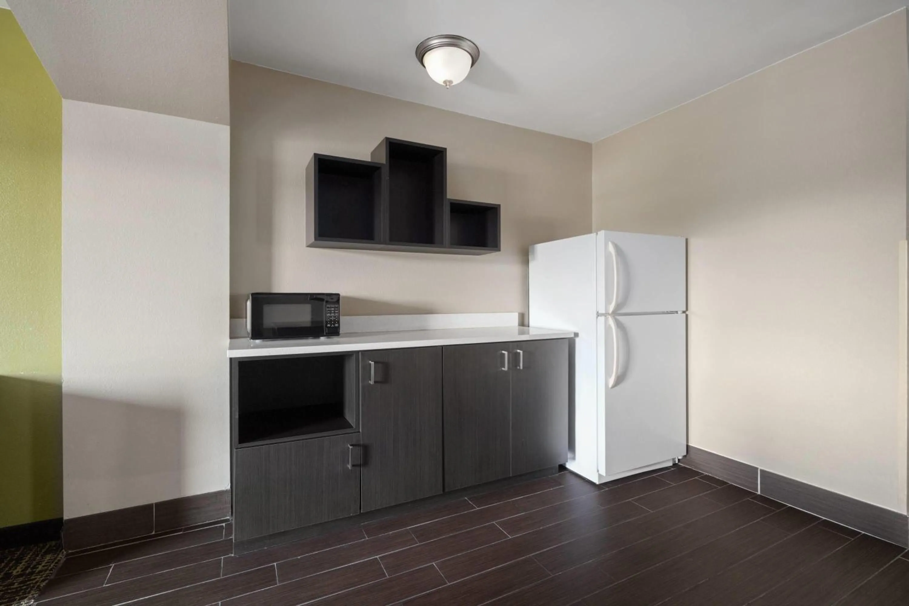 Photo of the whole room in La Quinta by Wyndham Atlanta Stockbridge