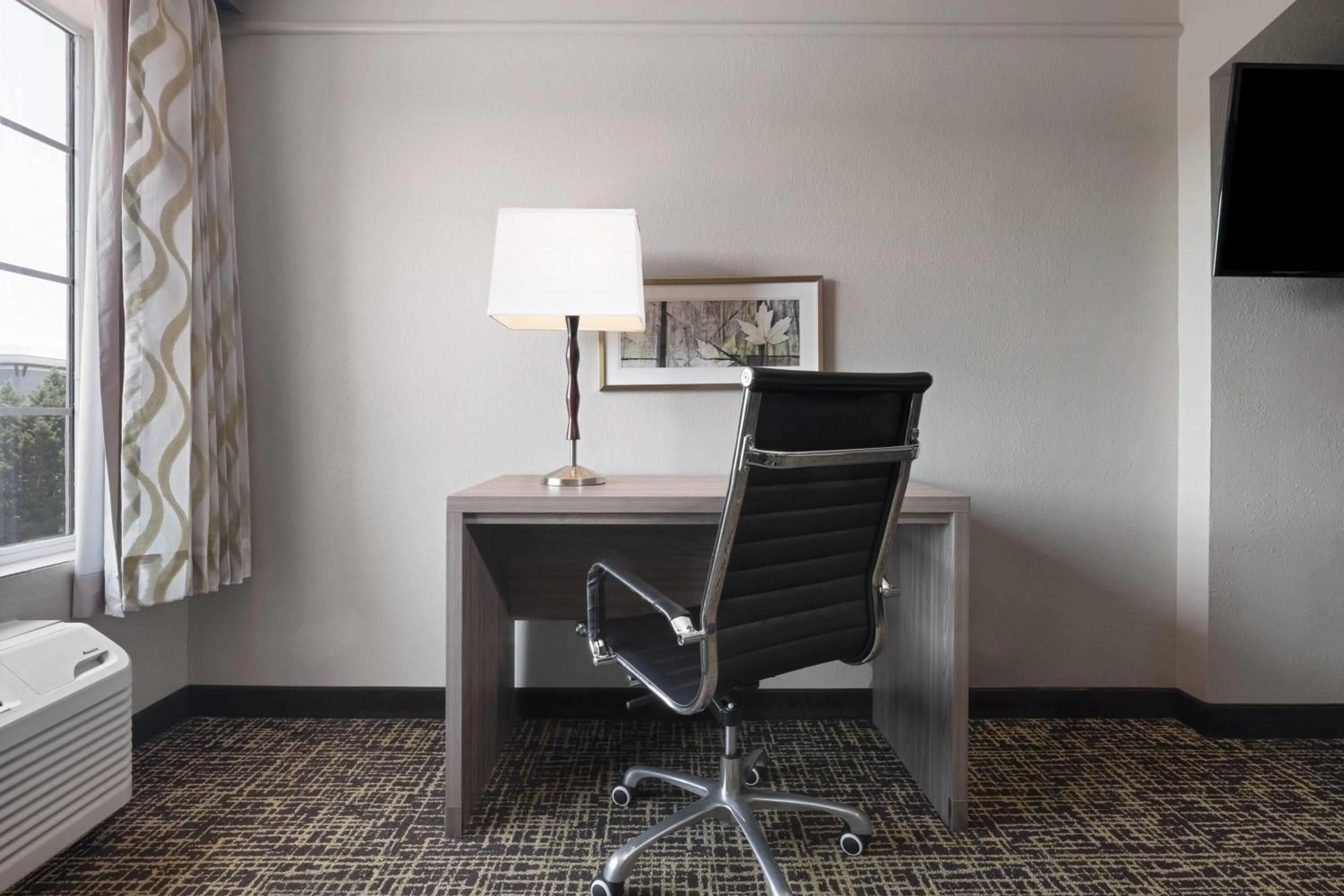 Photo of the whole room in La Quinta by Wyndham Atlanta Stockbridge