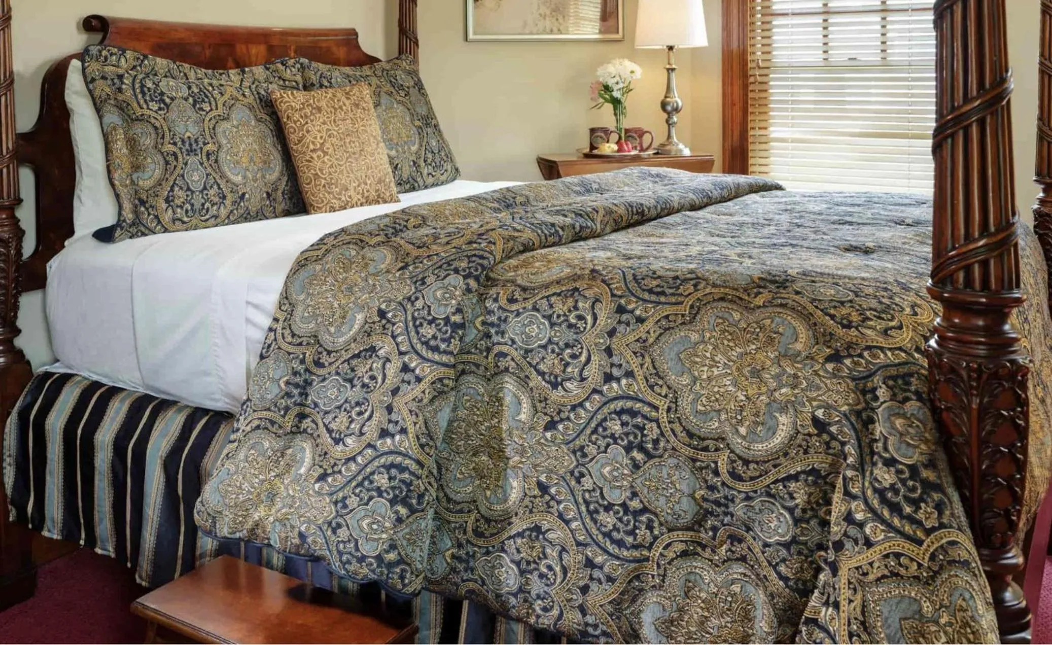 Bed in Palmer House Inn