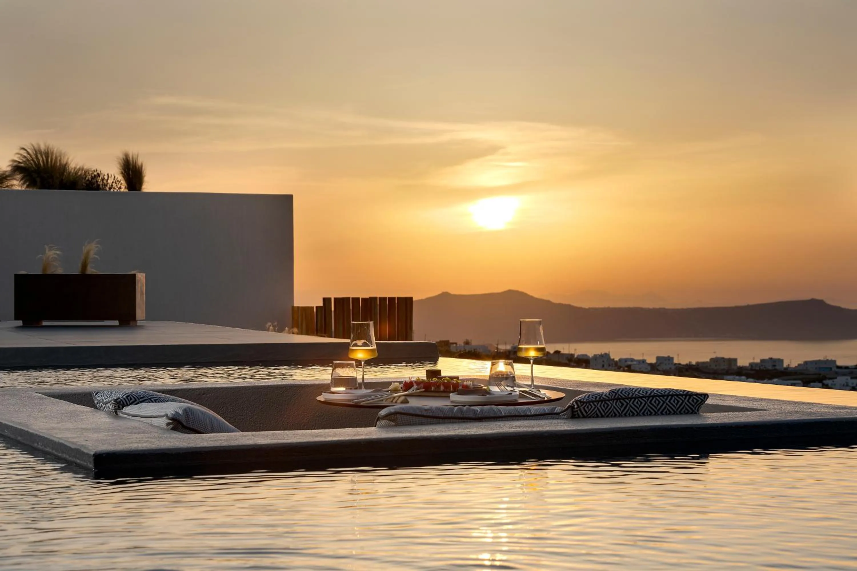 Restaurant/places to eat in North Santorini - A Luxury Spa Hotel