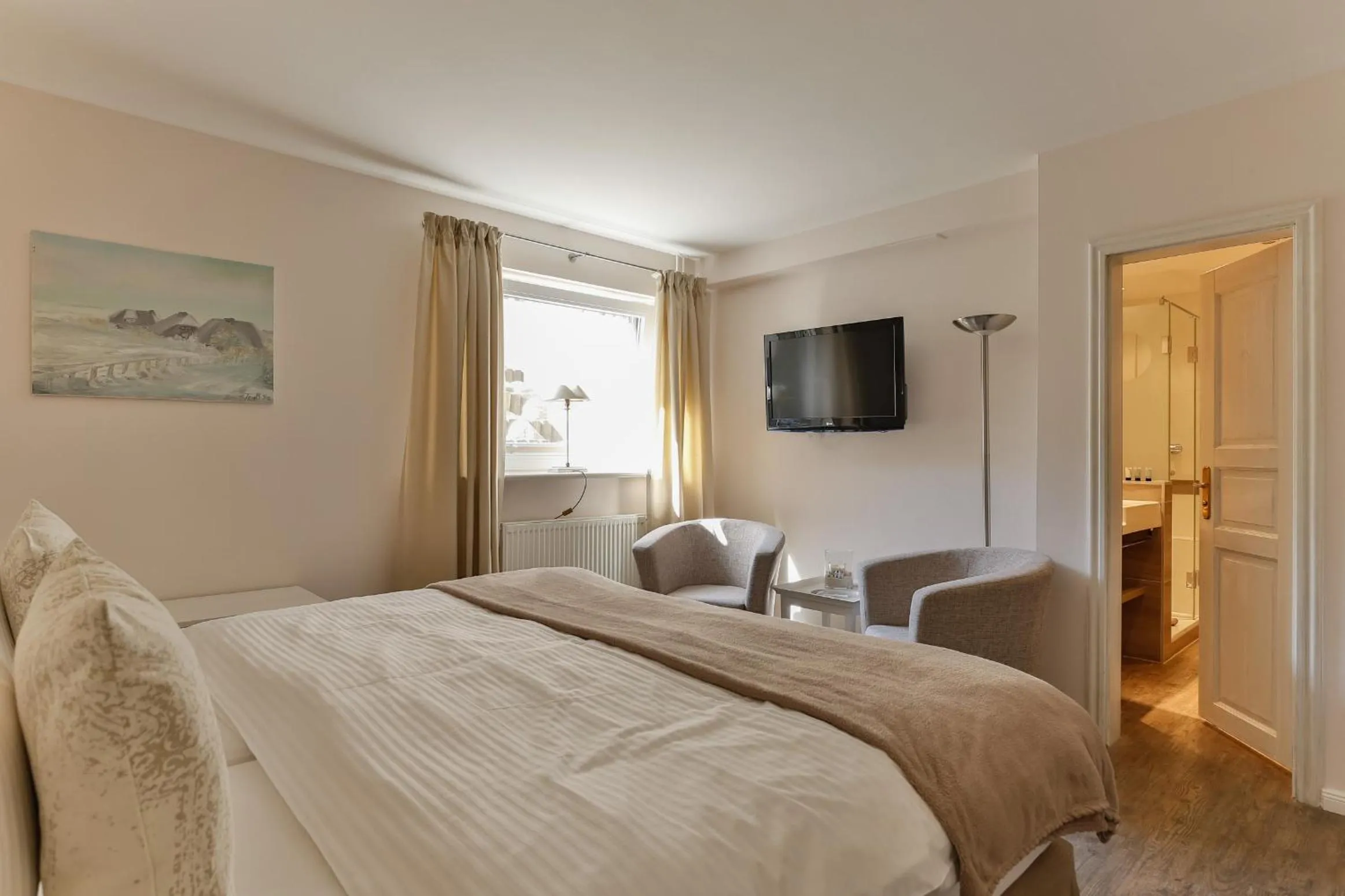 Photo of the whole room, Bed in Hotel Uthland