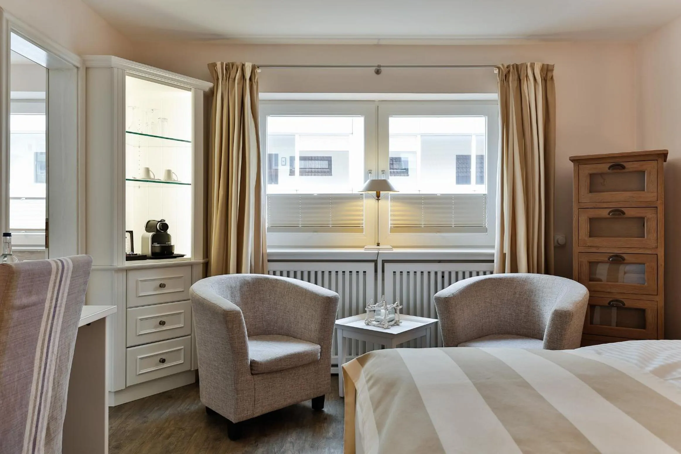 Seating area, Bed in Hotel Uthland