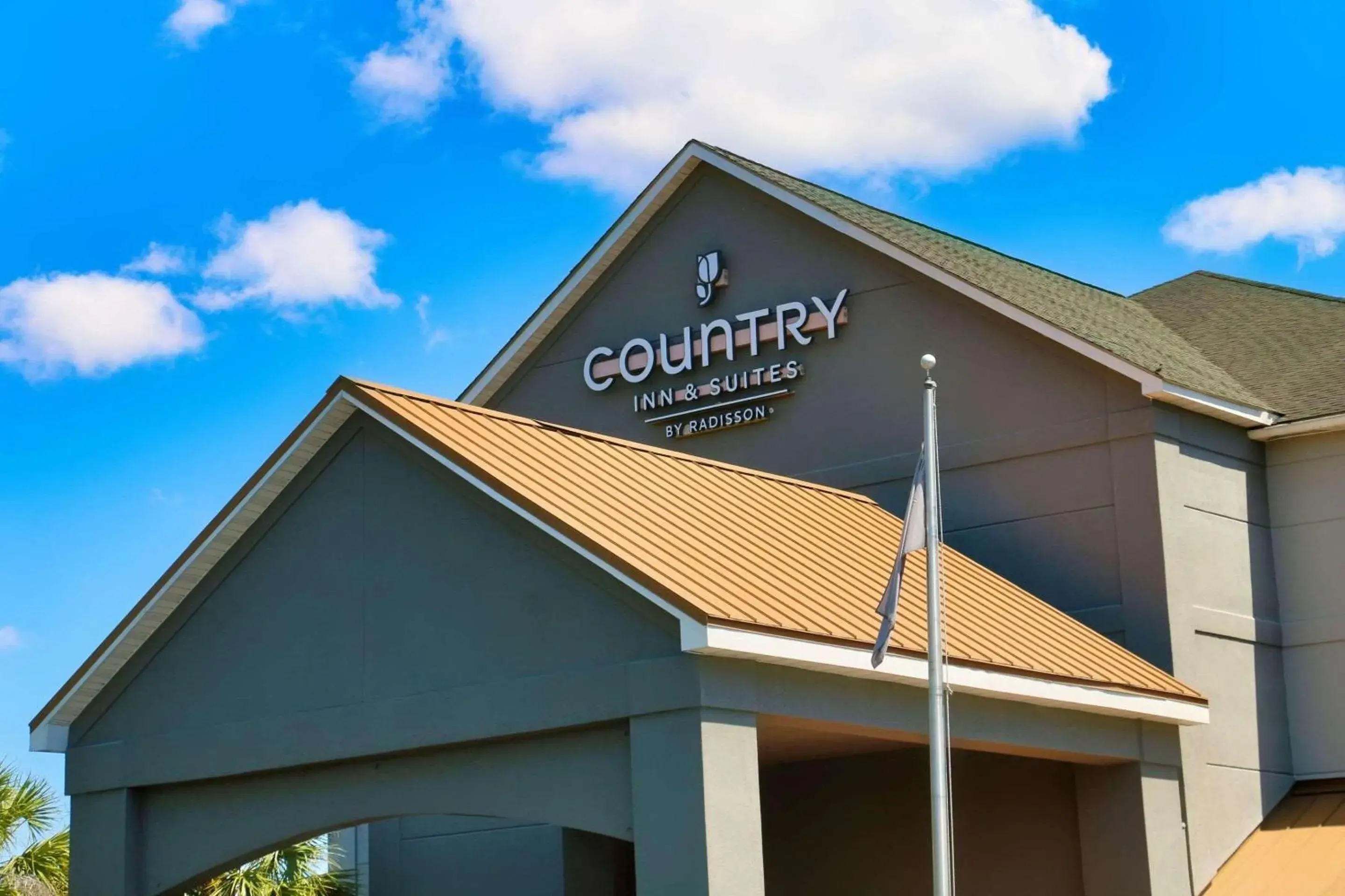 Property building in Country Inn & Suites by Radisson, Savannah Gateway, GA Property building in Country Inn & Suites by Radisson, Savannah Gateway, GA