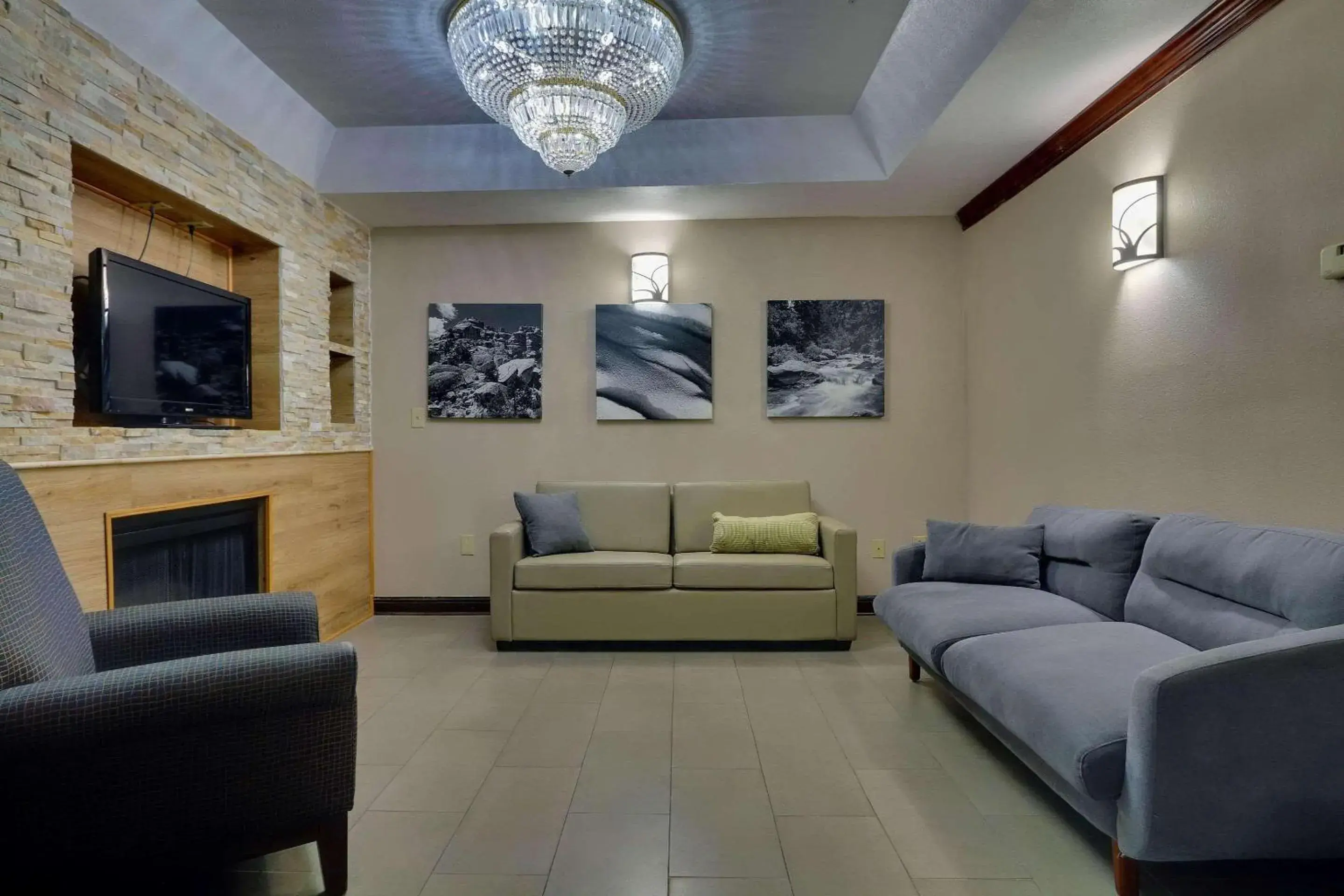 Lobby or reception in Country Inn & Suites by Radisson, Savannah Gateway, GA Lobby or reception in Country Inn & Suites by Radisson, Savannah Gateway, GA