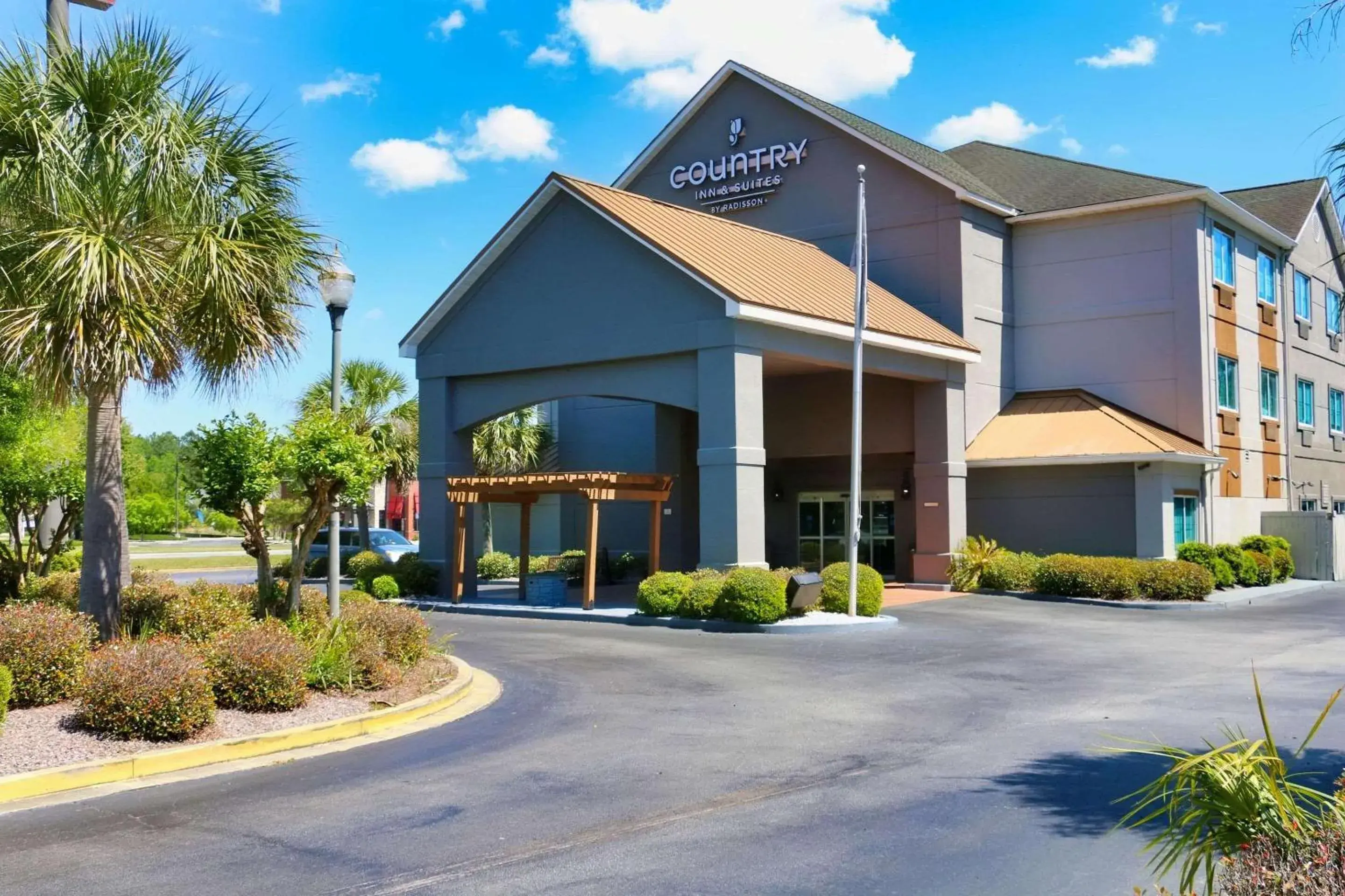 Property building in Country Inn & Suites by Radisson, Savannah Gateway, GA Property building in Country Inn & Suites by Radisson, Savannah Gateway, GA