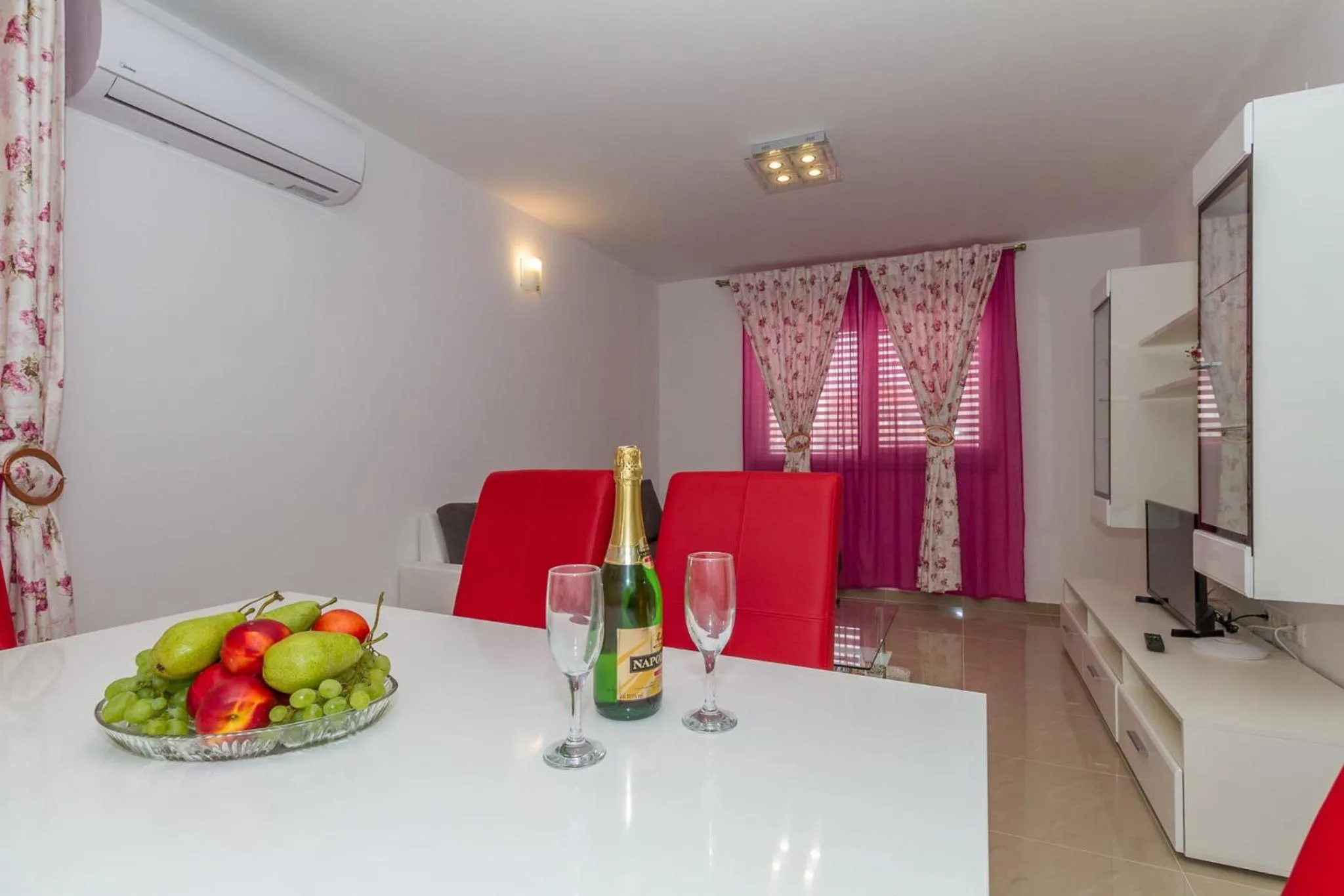 Spring in Apartments Villa-Ines Center