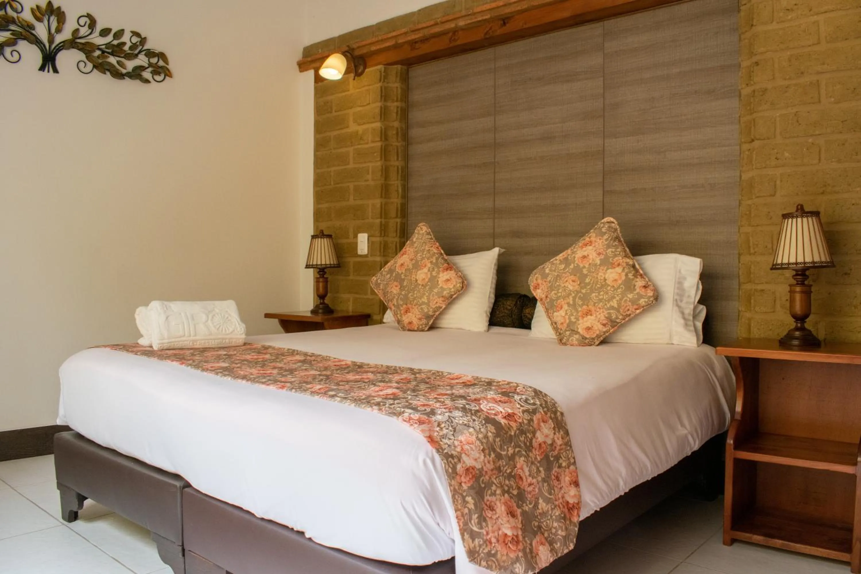 Bedroom, Bed in Hotel El Giro