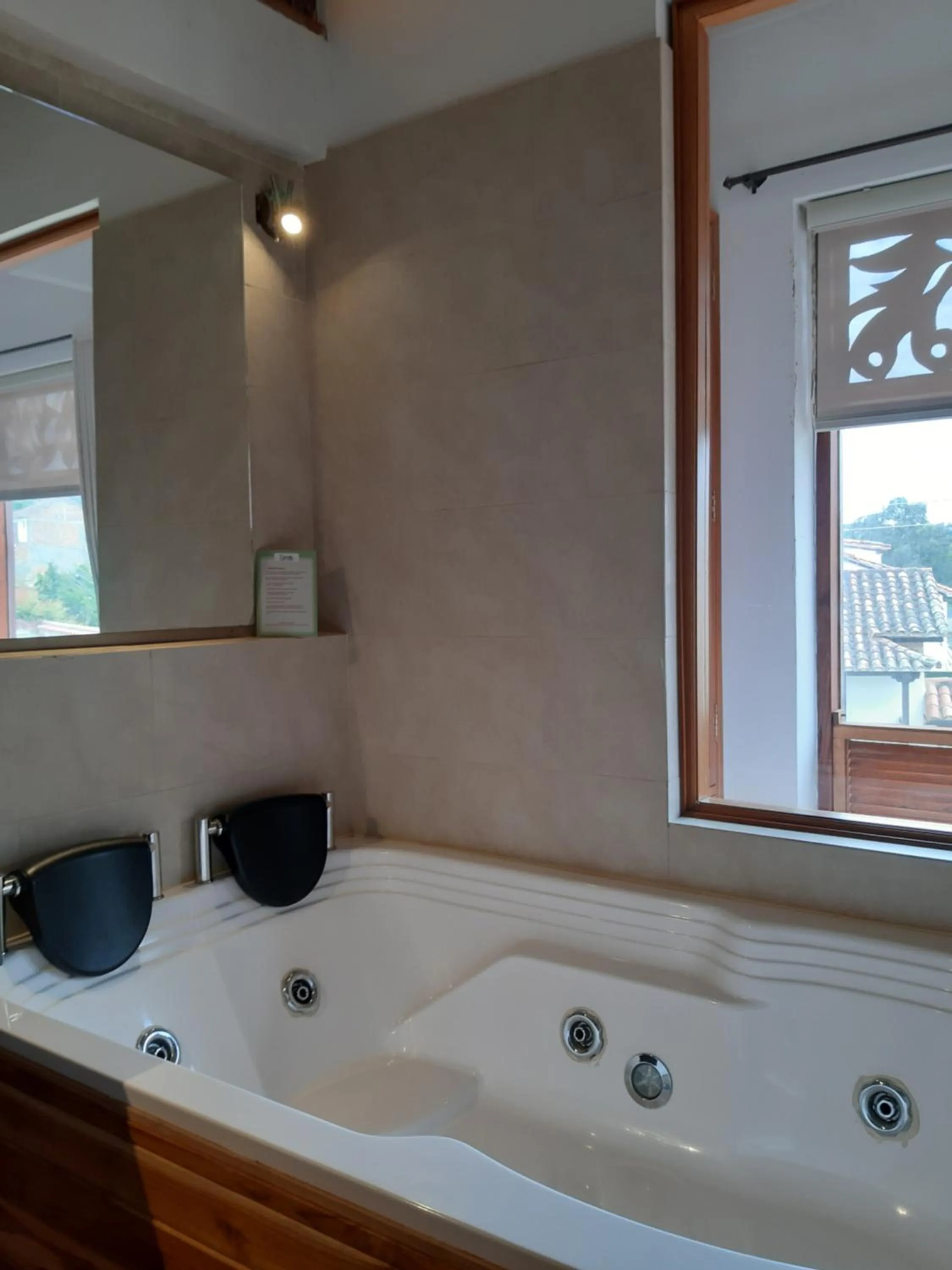 Bath in Hotel El Giro