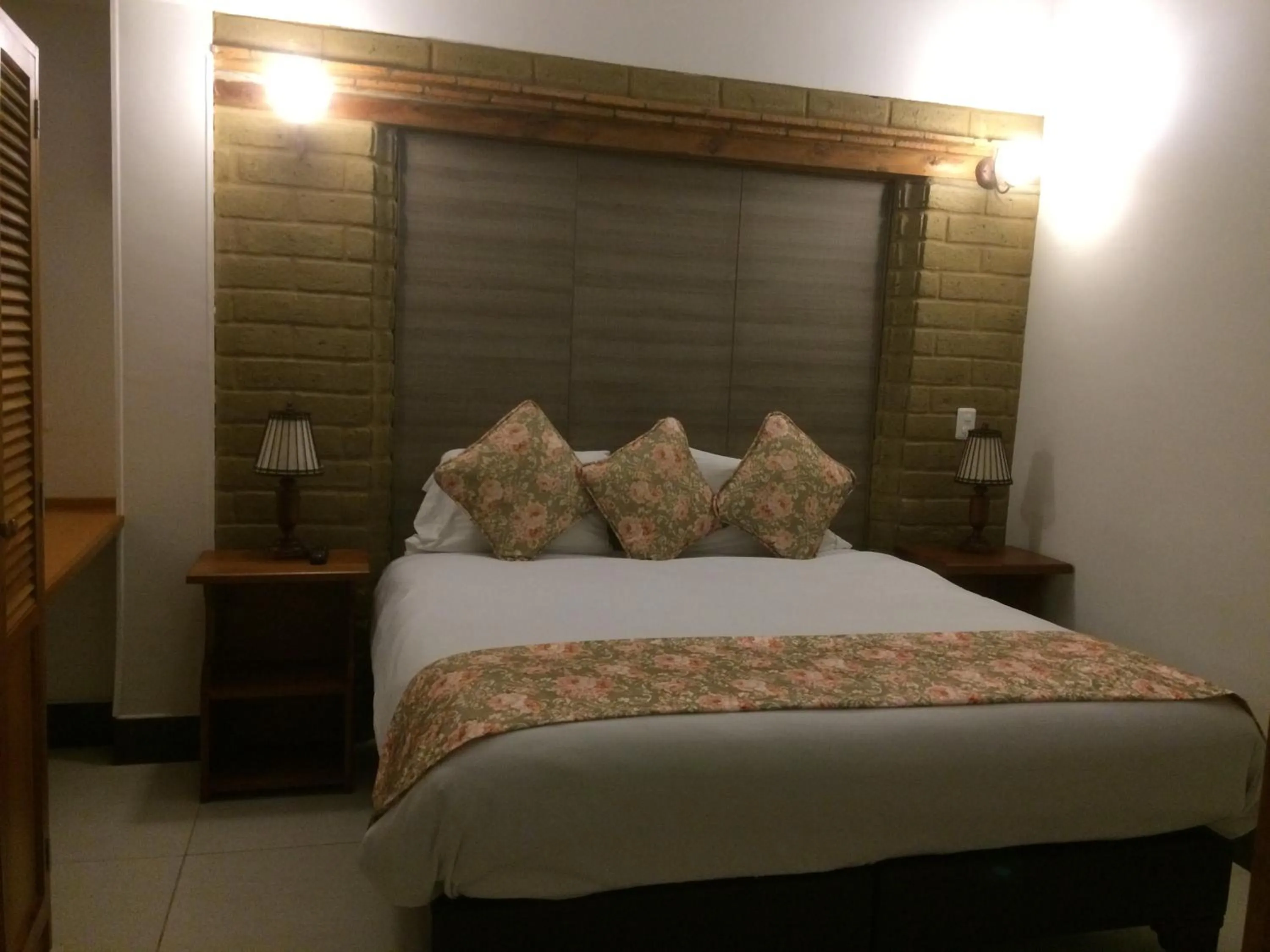 Bedroom, Bed in Hotel El Giro